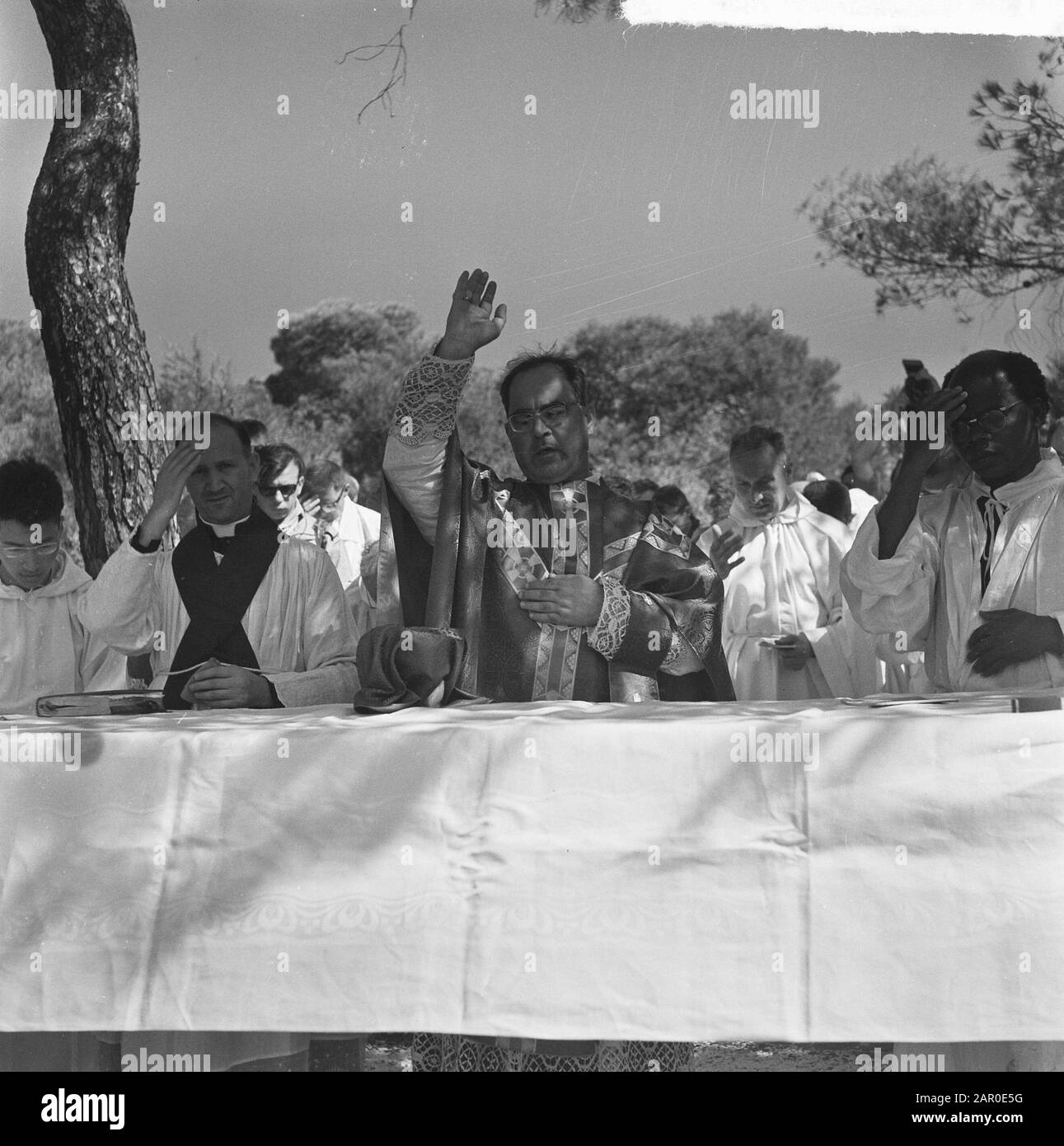 Jamboree 1963 Alla Marathon Grecia. Scout cattoliche in tutto il mondo con comune H. Mis e comunione Data: 12 agosto 1963 Località: Grecia Parole Chiave: Comunioni Nome dell'istituzione: Jamboree Foto Stock