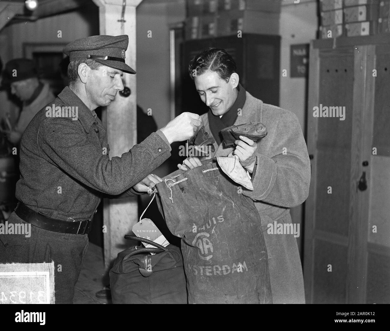 Partenza Slijhuis in America alla dogana Data: 15 gennaio 1949 Parole Chiave: Dogana, PARTENZA Foto Stock