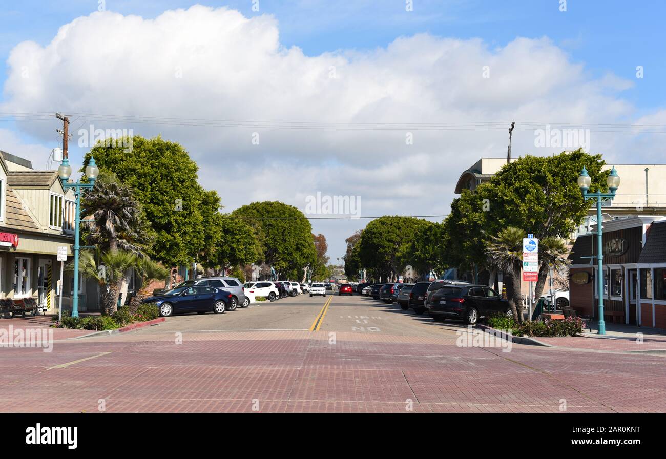 Seal BEACH, CALIFORNIA - 22 JAN 2020: Main Street visto dal Seal Beach Pier. Foto Stock