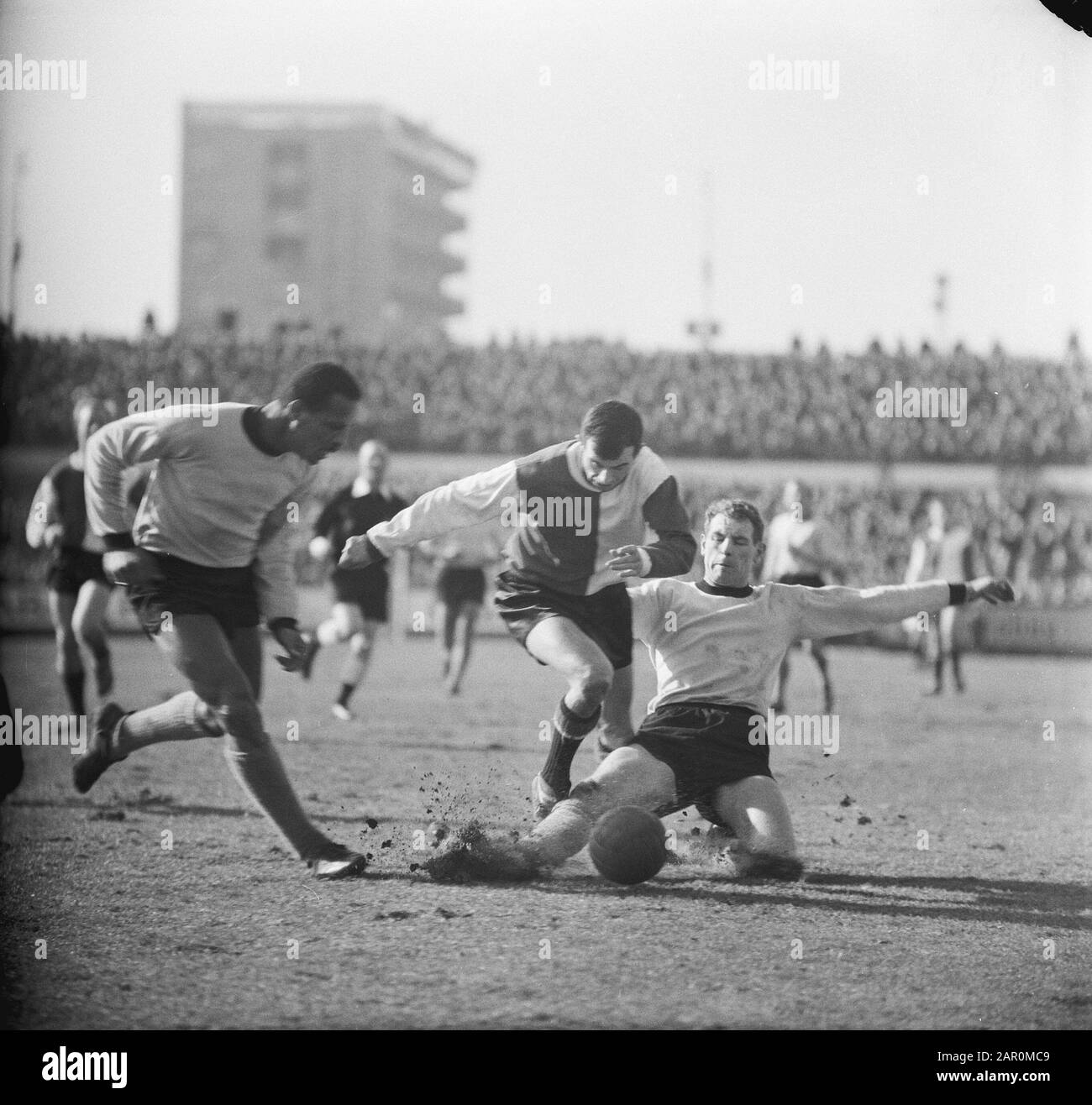 Dos V Feyenoord, Mijnals, Coen Moulijn, Van Plateringen Data: 8 Marzo 1964 Località: Utrecht Parole Chiave: Sport, Football Nome Della Persona: Mijnals, Humprey, Moulijn, Coen Nome Dell'Istituzione: Feyenoord Foto Stock