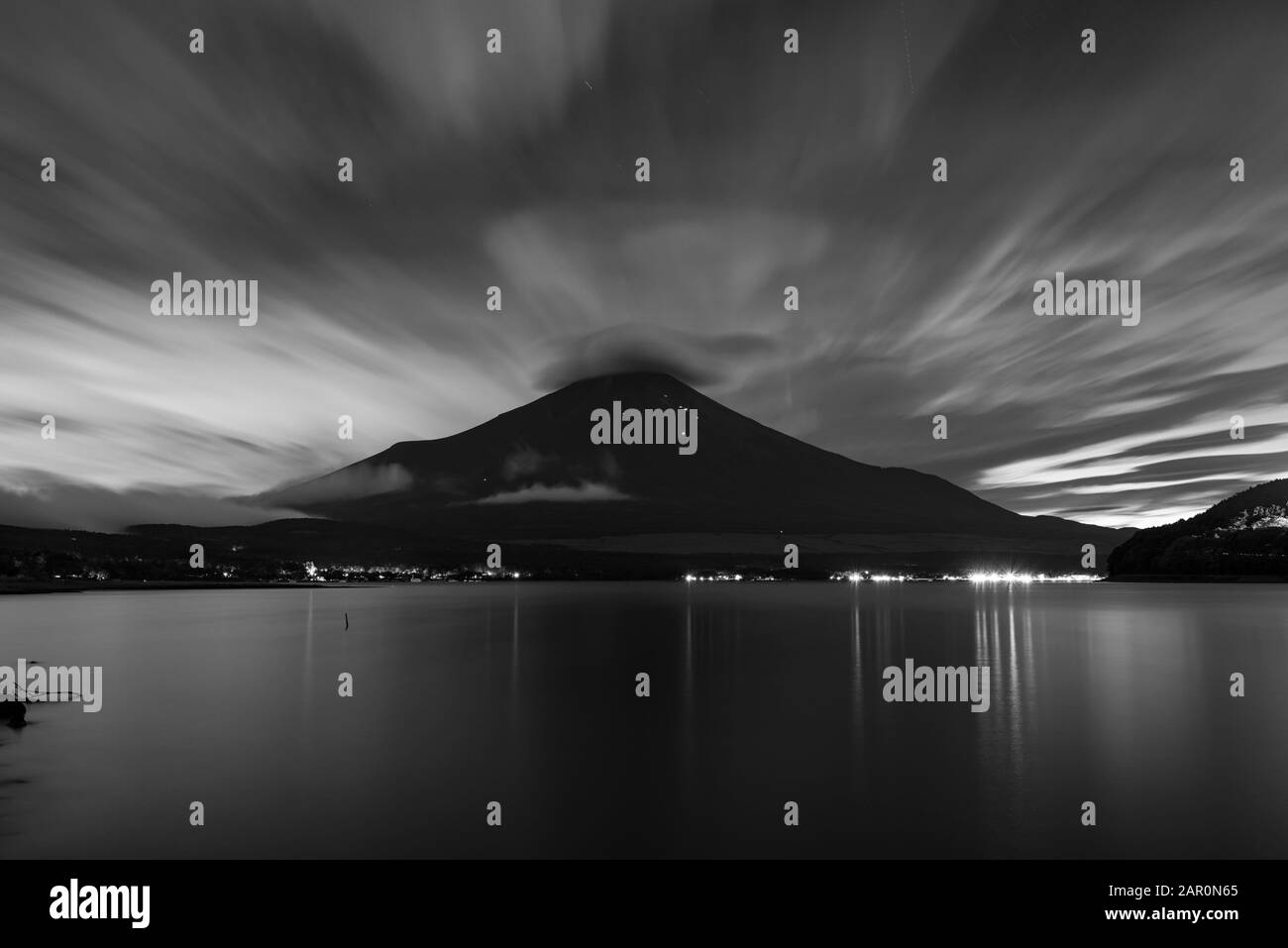 Mt. Fuji Sul Lago Yamanaka Foto Stock