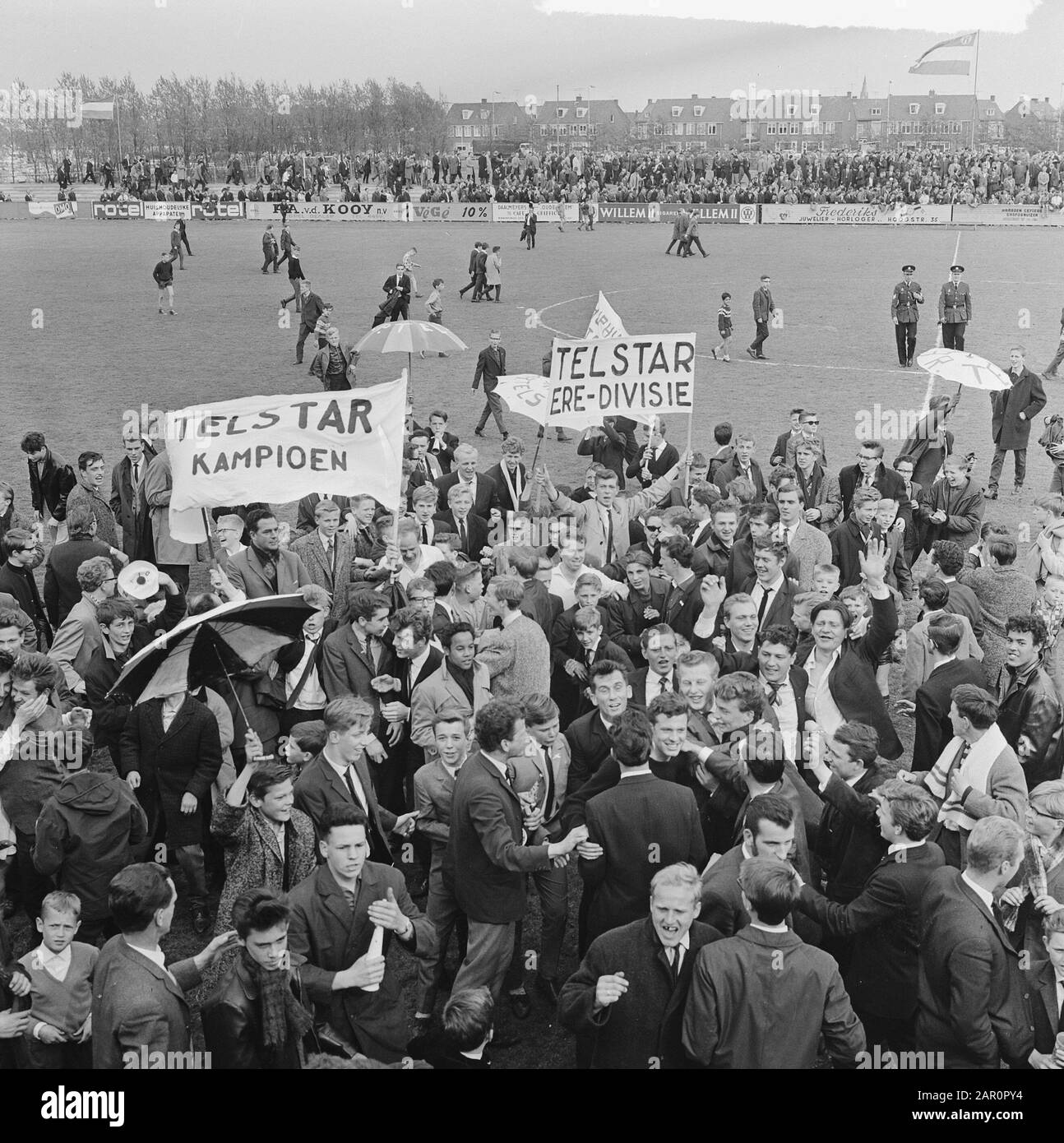 Telstar contro Fortuna VI 1-0, cerimonia della squadra Data: 7 maggio 1964 Parole Chiave: Squadre, onori, sport, calcio Nome istituto: Telstar Foto Stock