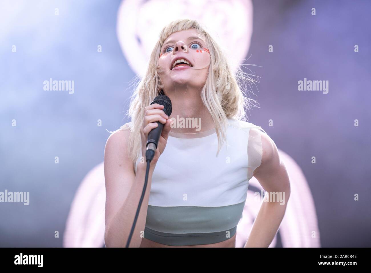 Aurora in scena al Festival Cruïlla, Barcellona, 3 giugno 2019. Fotografo: Ale Espaliat Foto Stock