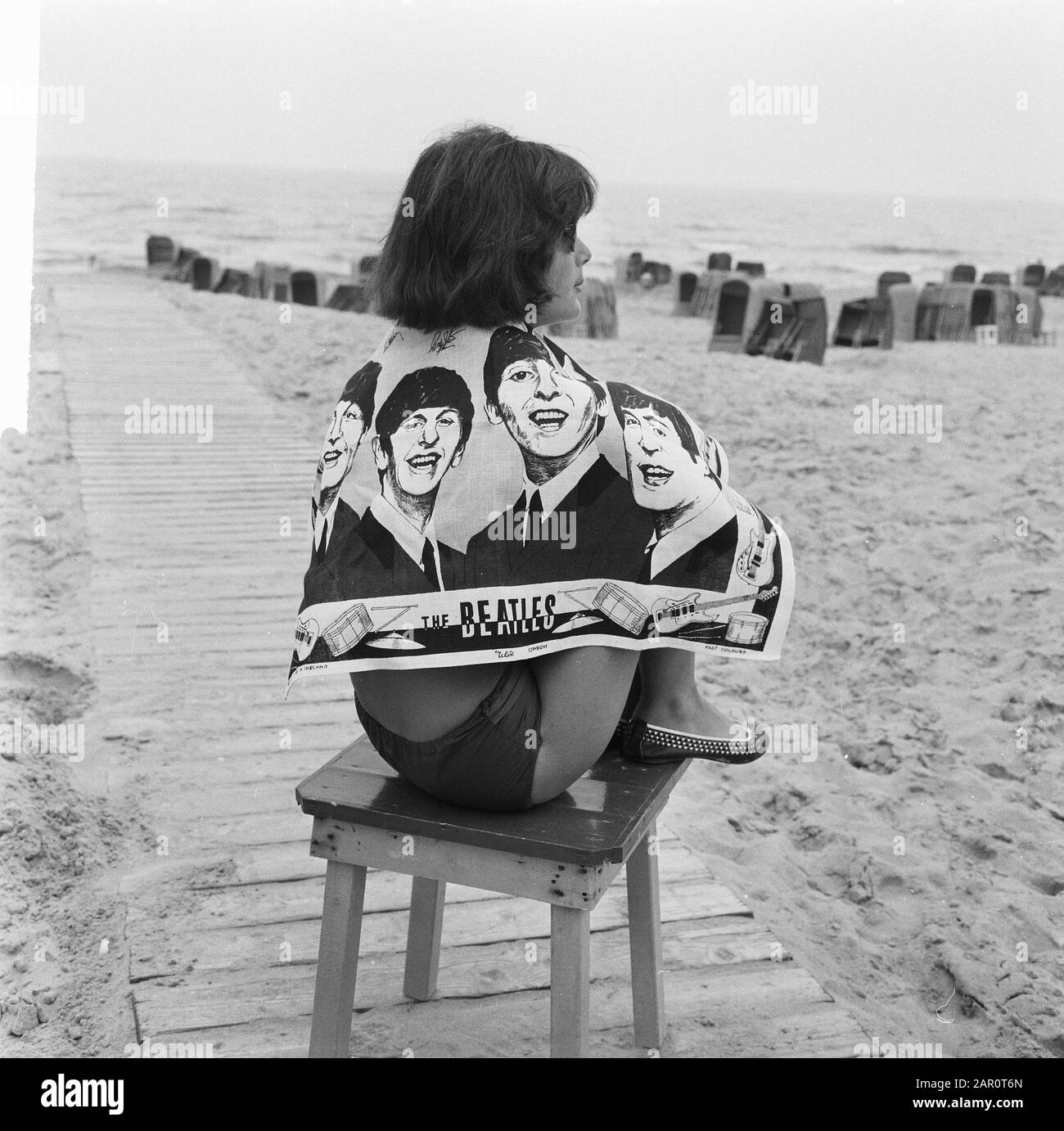 Strandfashion 1964, asciugamano da bagno con i Beatles Heads Data: 20 maggio 1964 Parole Chiave: Beachfashion Institution Nome: Beatles Foto Stock