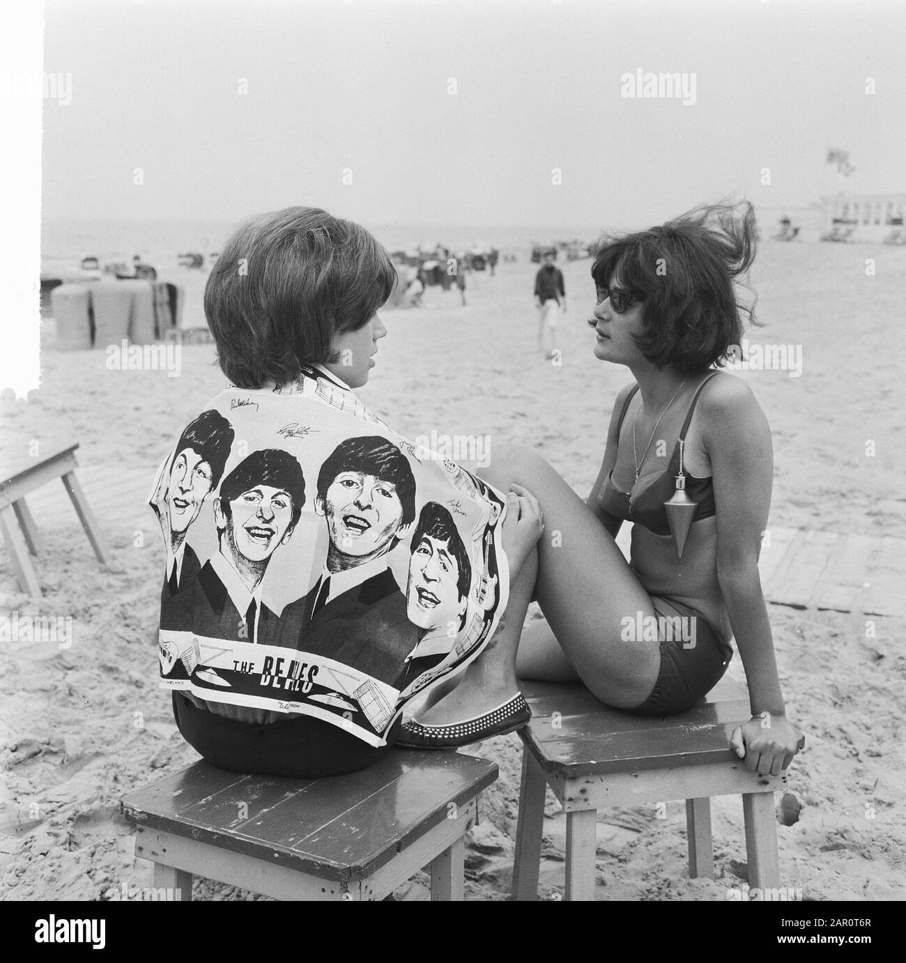 Beach Fashion 1964, asciugamano da bagno con le teste dei Beatles Data: 20 maggio 1964 Parole Chiave: Bagni, asciugamani, moda, spiagge Foto Stock