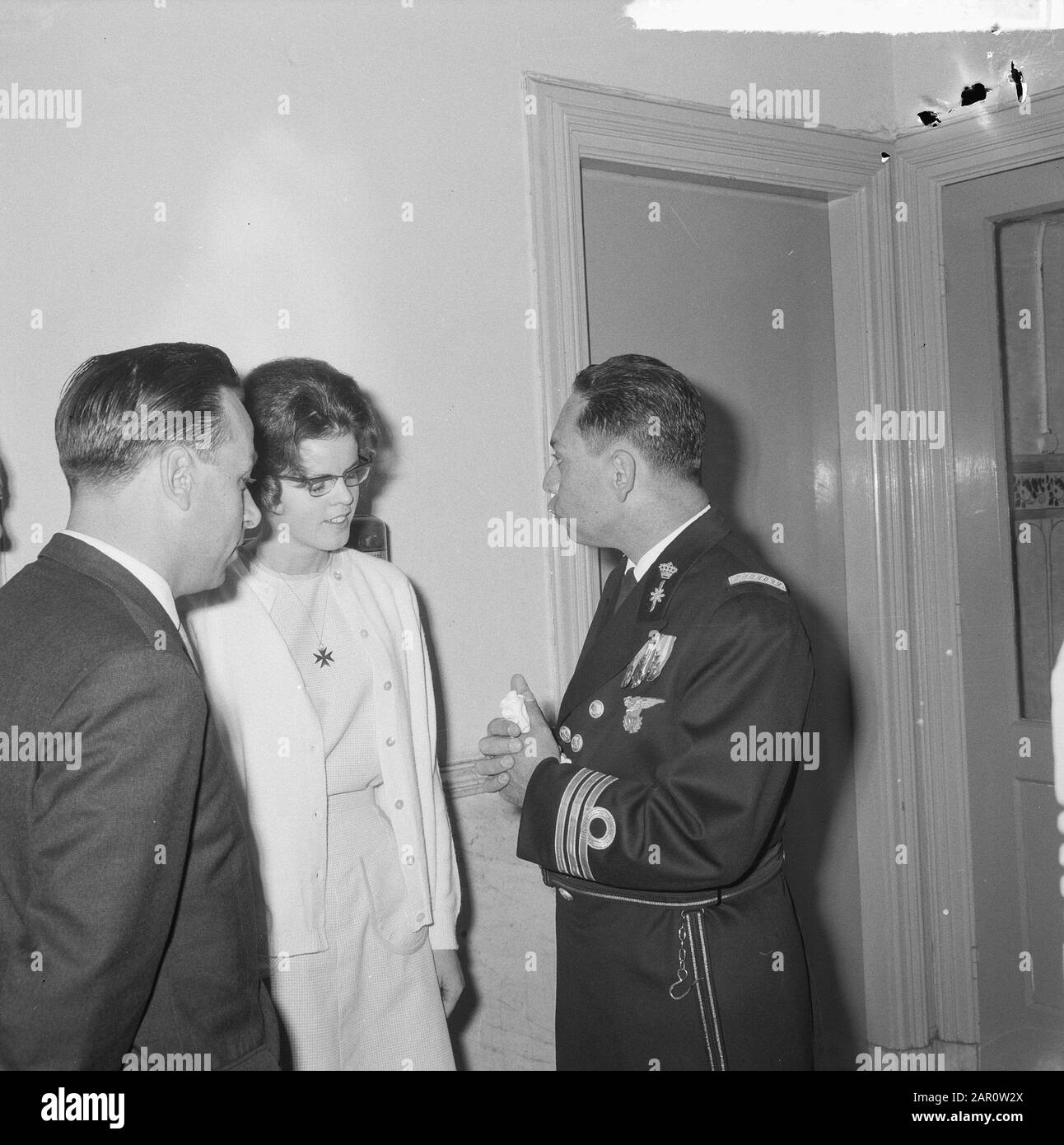 Marine joyflyer Theo van Eyck per i giudici, Van Eck e tenente colonnello mr. Van de Graaf Data: 3 luglio 1964 Parole Chiave: Marine Nome utente: Eyk, Theo van Foto Stock