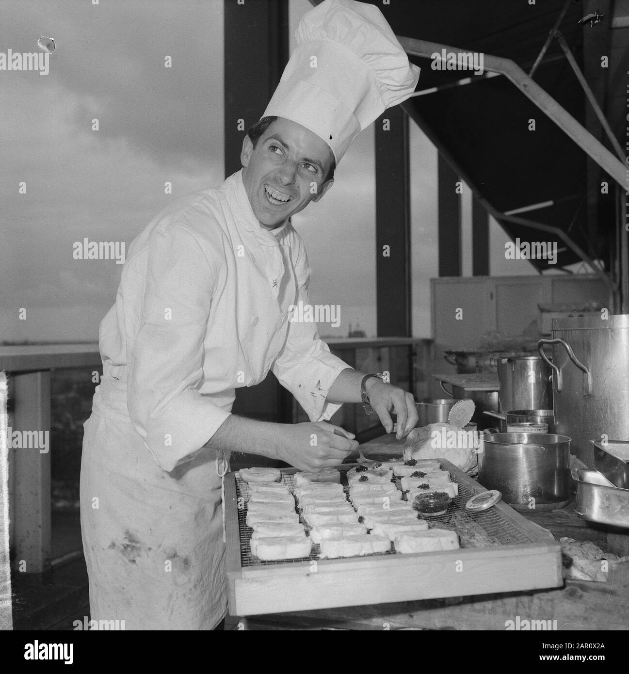 Assegnazione Hotel Revue, cucina austriaca nel ristorante Porto Data: 19 Giugno 1964 Parole Chiave: Cuochi, ristoranti Foto Stock