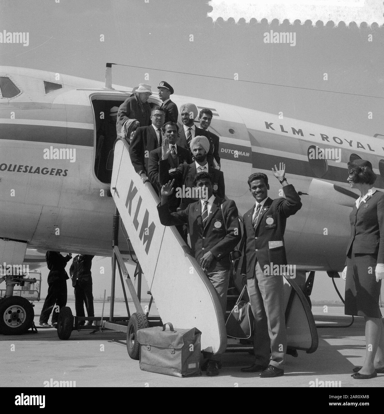 Team di atletica olimpica indiana a Schiphol Data: 14 agosto 1964 Località: Noord-Holland, Schiphol Parole Chiave: Atletica leggera, squadre Foto Stock