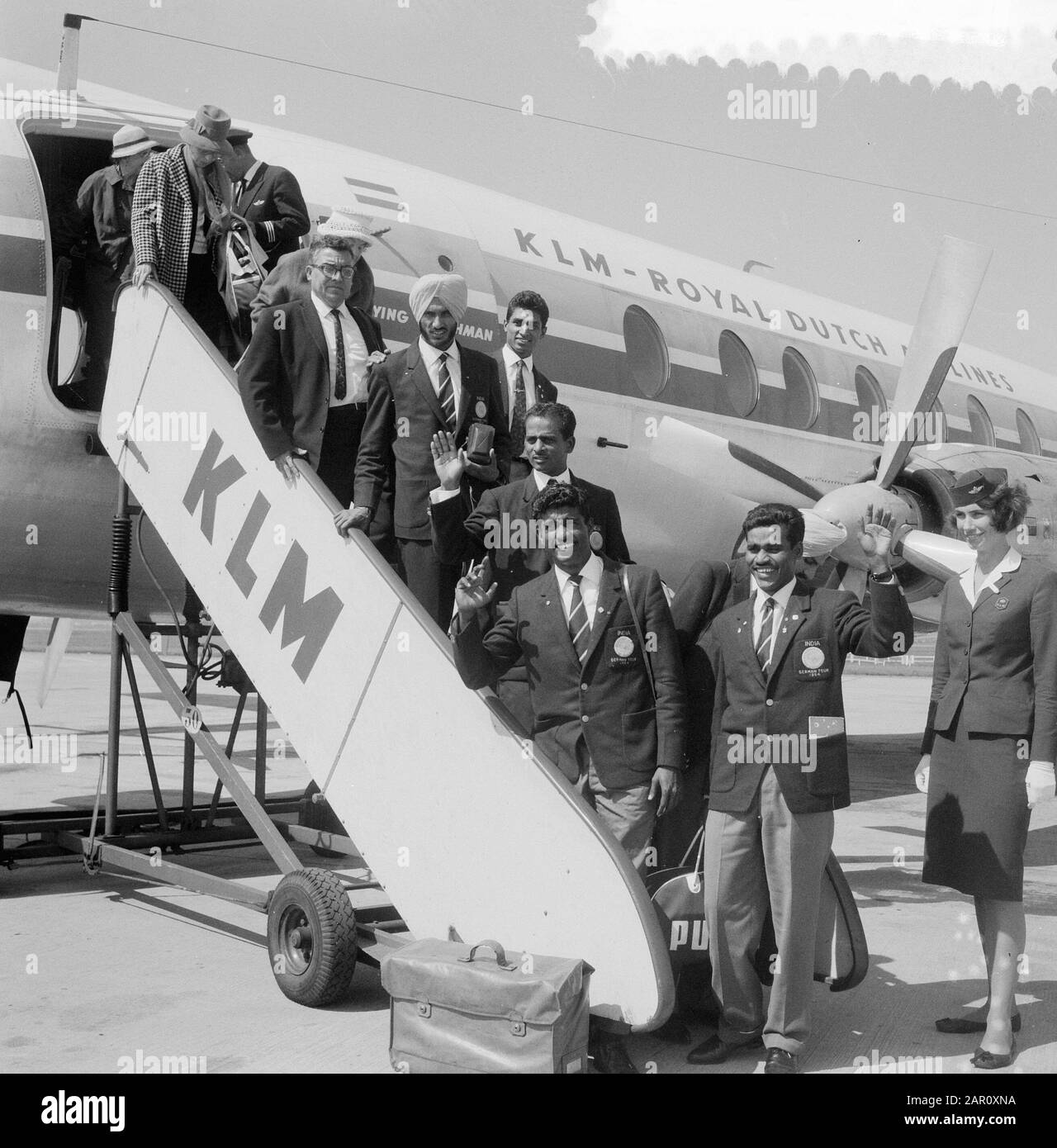 Team di atletica olimpica indiana a Schiphol Data: 14 agosto 1964 Località: Noord-Holland, Schiphol Parole Chiave: Atletica leggera, squadre Foto Stock