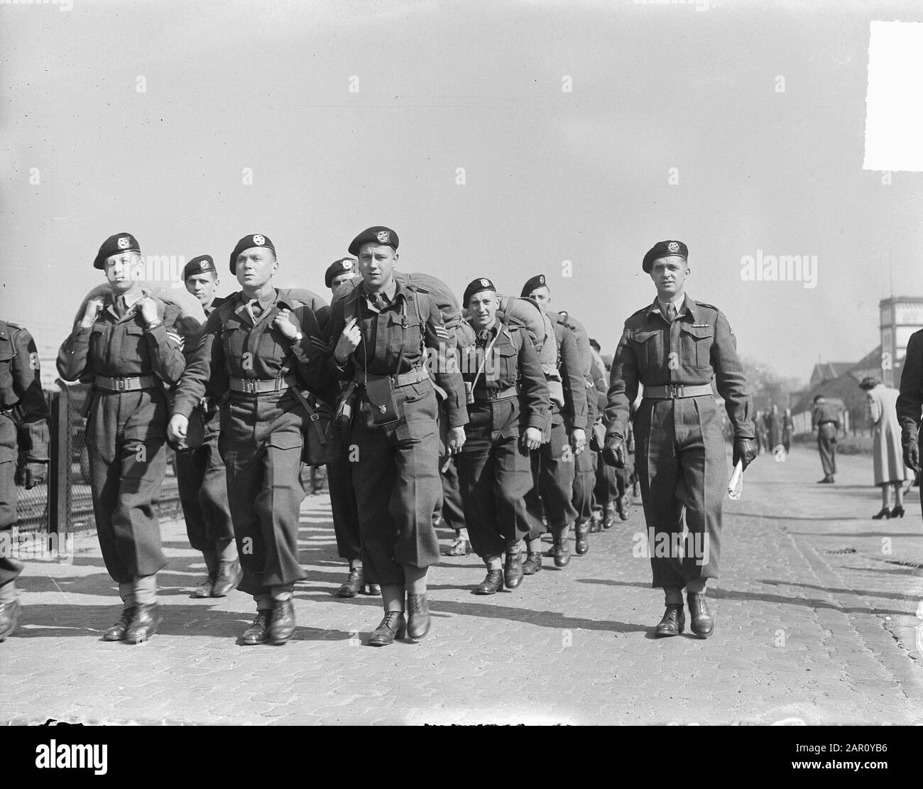 Militare da Amersfoort all'Indonesia (in treno) Data: 17 marzo 1949 luogo: Amersfoort, Indonesia, Indonesia Parole Chiave: MITARIEN, treni Foto Stock