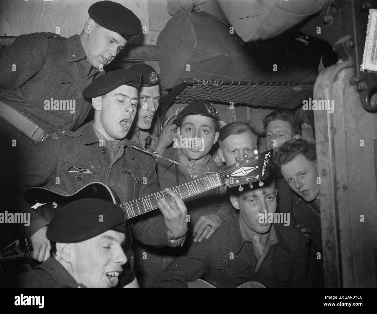 Militare da Amersfoort all'Indonesia in treno Data: 17 marzo 1949 luogo: Amersfoort, Indonesia, Indonesia Parole Chiave: MITARIEN, treni Foto Stock