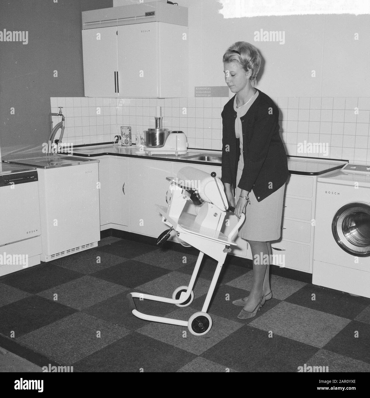 Mostra Idea 64 in RAI Data: 21 settembre 1964 Parole Chiave: Mostre Nome istituto: Rai Foto Stock