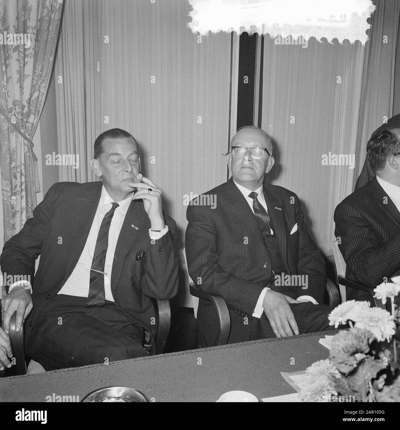 Incarico Comunità Giovanile Olandese (addio. Steinbeek) Data: 25 Settembre 1964 Parole Chiave: Feed Nome Personale: Ds. Steinbeek Institution Nome: Comunità Giovanile Olandese Foto Stock