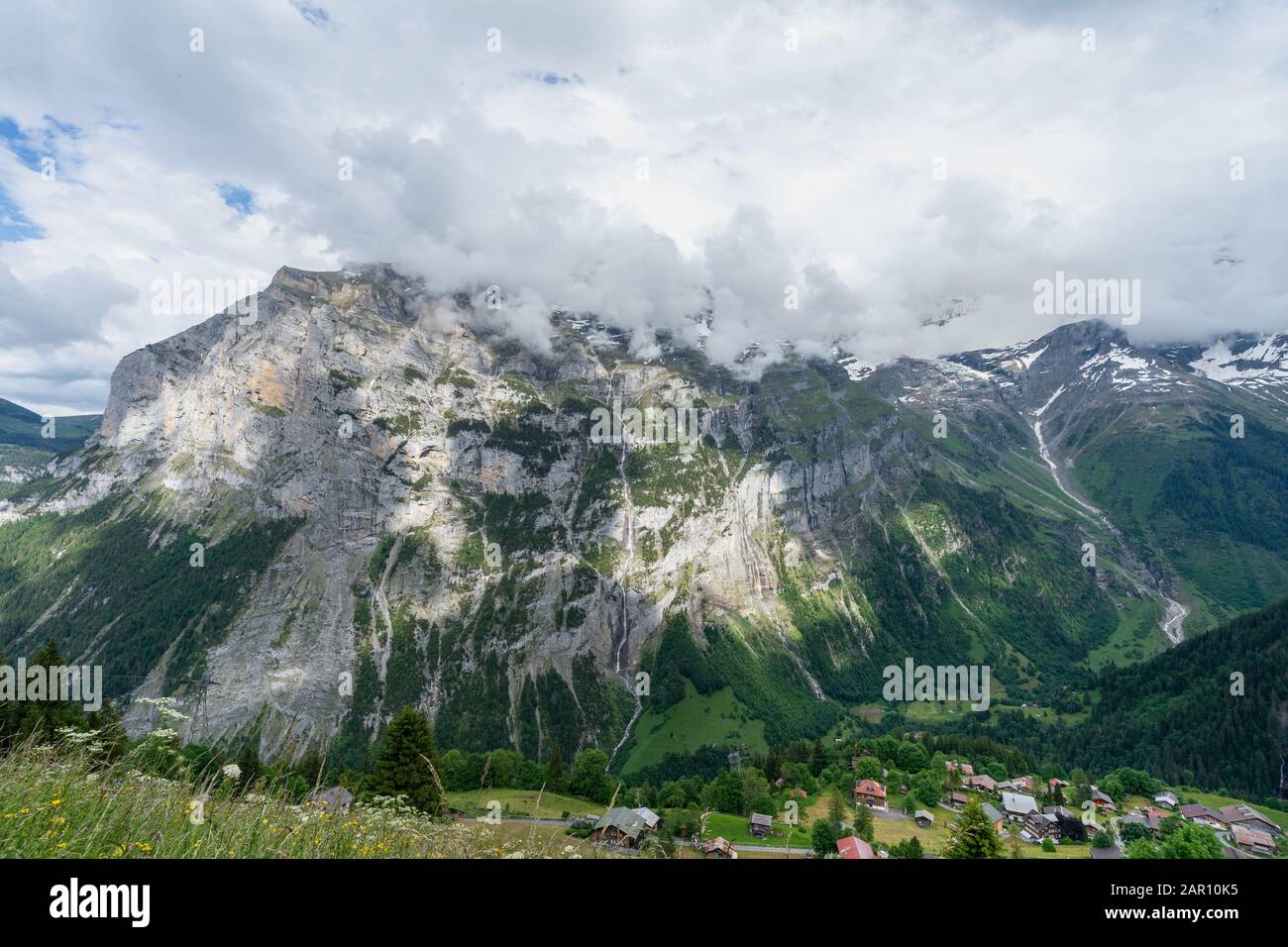 Vista Sulle Montagne, Lauterbrunnen, Alpi Svizzere. Foto Stock