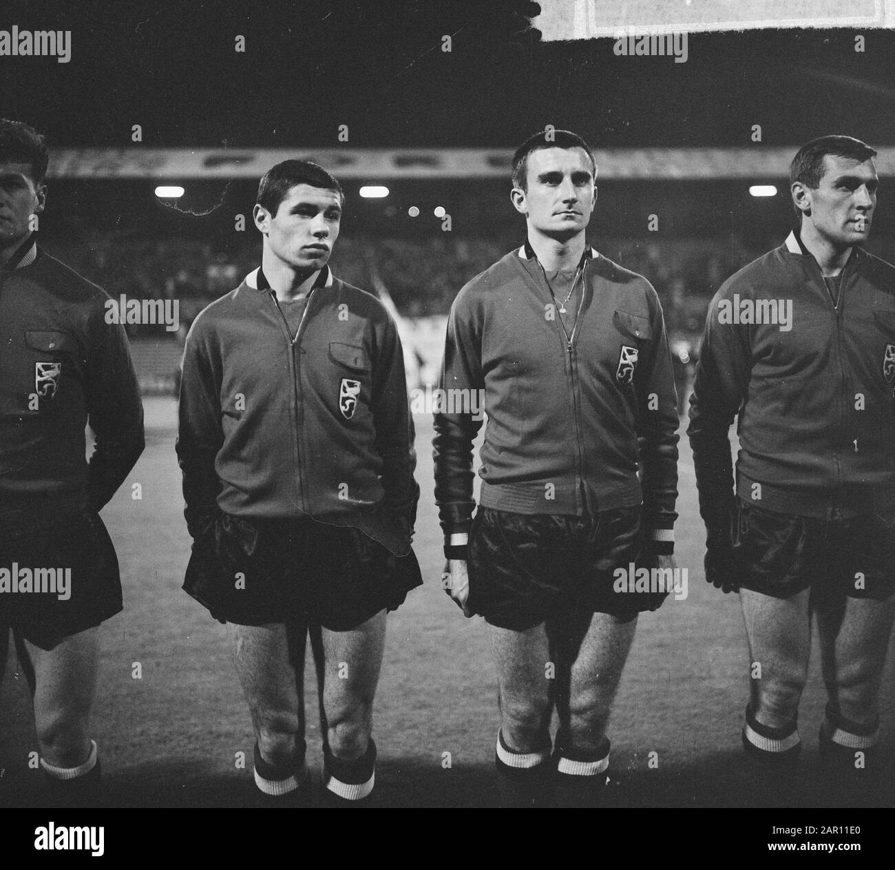 Olimpiadi a Tokyo, W. Puis destra Cornelis (titoli) Data: 12 ottobre 1964 Località: Giappone, Tokyo Parole Chiave: Sport, calcio Nome personale: Cornelis, W. Puis Nome istituzione: Olympic Play Foto Stock