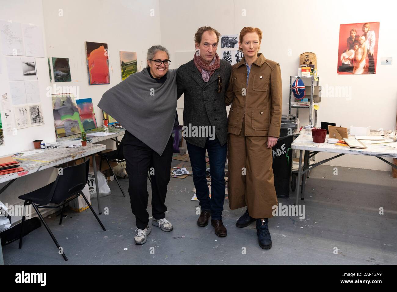22 Gennaio 2020. Londra, Regno Unito. Artist Tacita Dean (L), l'attore Julian Sands (C) e l'attrice Tilda Swinton (R) lanciano un pubblico Art Fund a di £3,5 m. Foto Stock