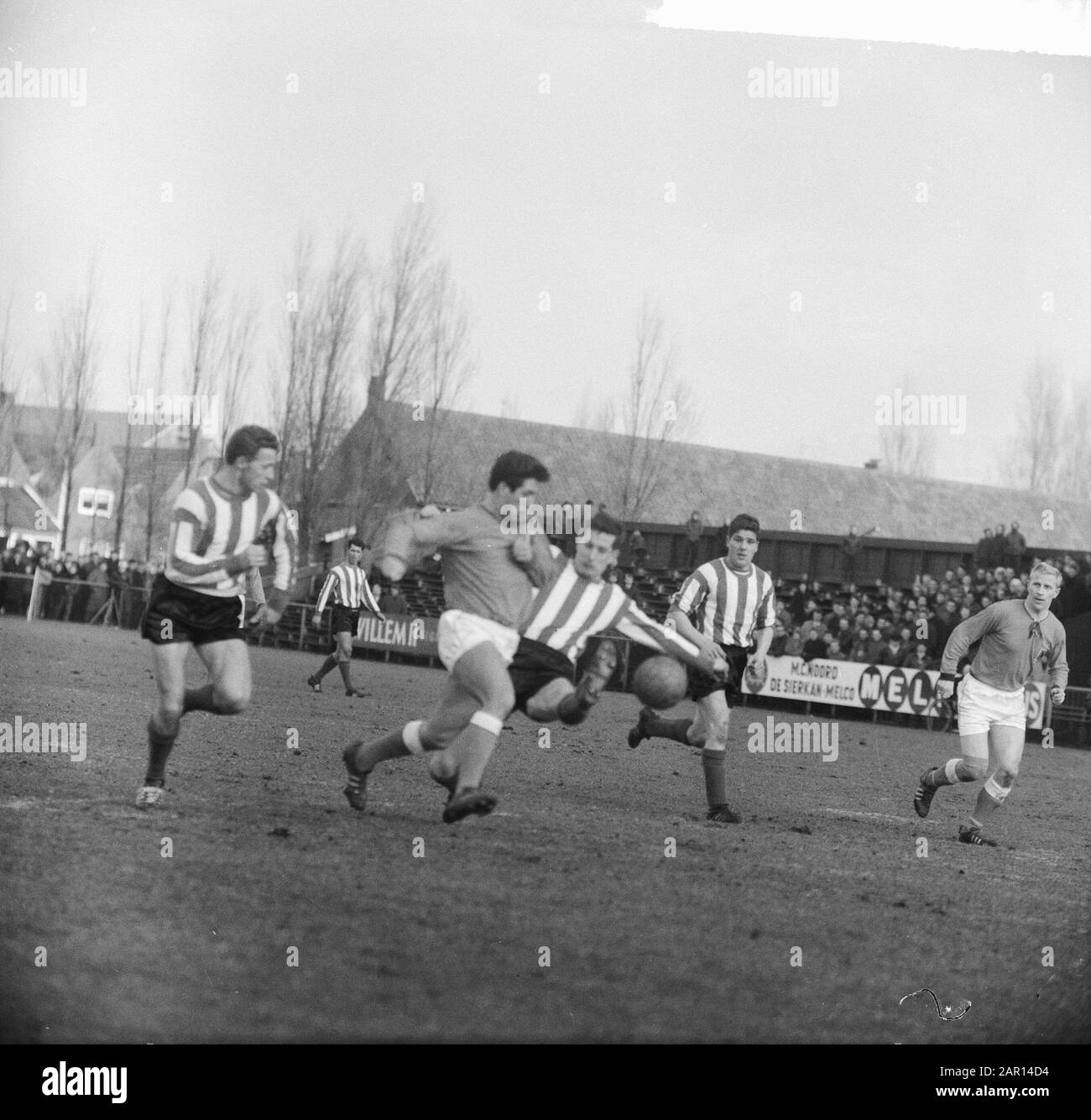 Volendam contro Eindhoven 0-3, Volendam in Attack Data: 14 febbraio 1965 luogo: Eindhoven, Volendam Parole Chiave: Attacchi, sport, calcio Foto Stock