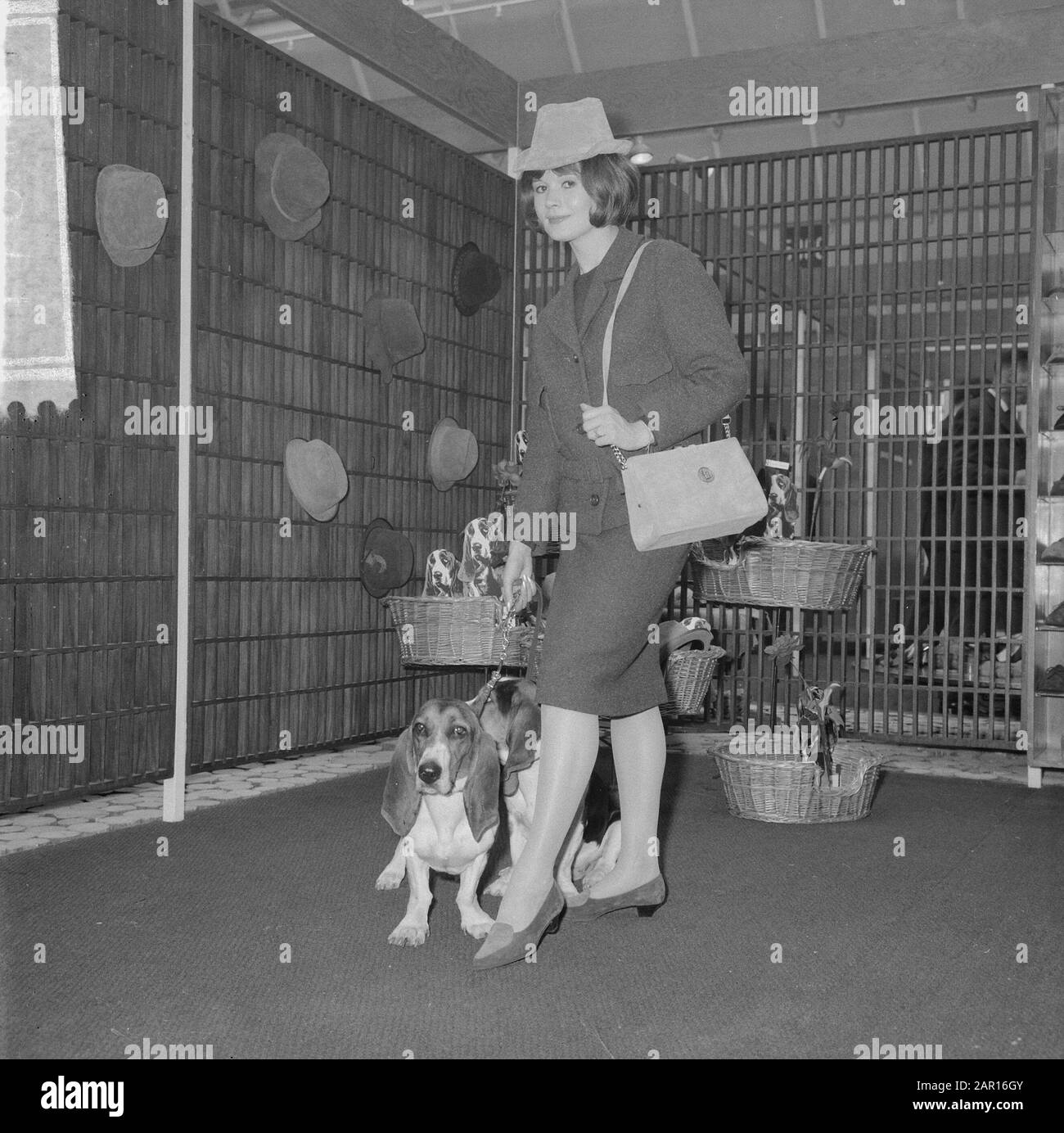 Fiera internazionale di scarpe a Utrecht, fiera di scarpe Data: 5 aprile 1965 luogo: Utrecht Parole Chiave: Fiere Foto Stock