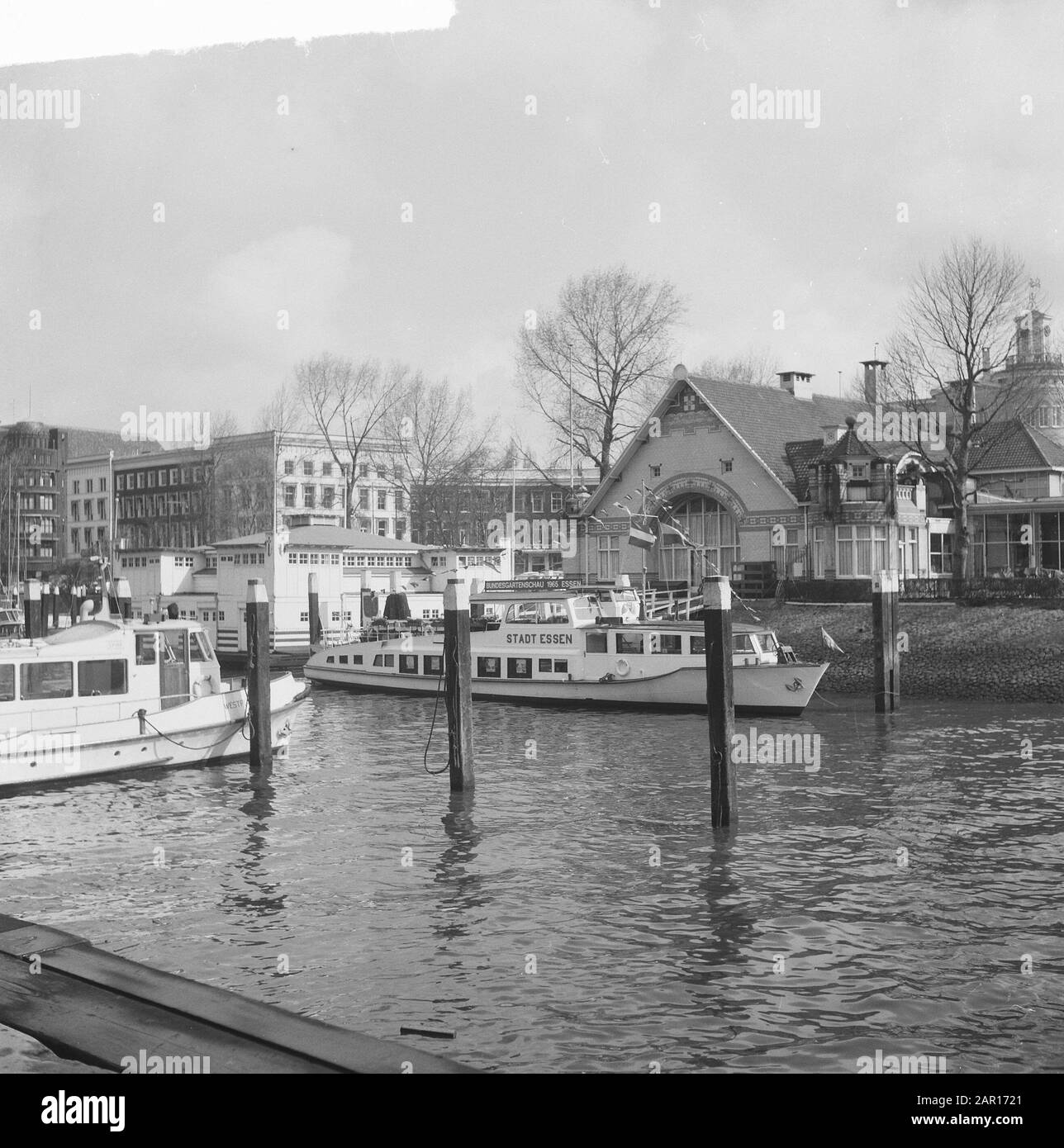 Tedesco Buona nave Stadt Essen ormeggiata al porto dei traghetti Data: 13 aprile 1965 Foto Stock