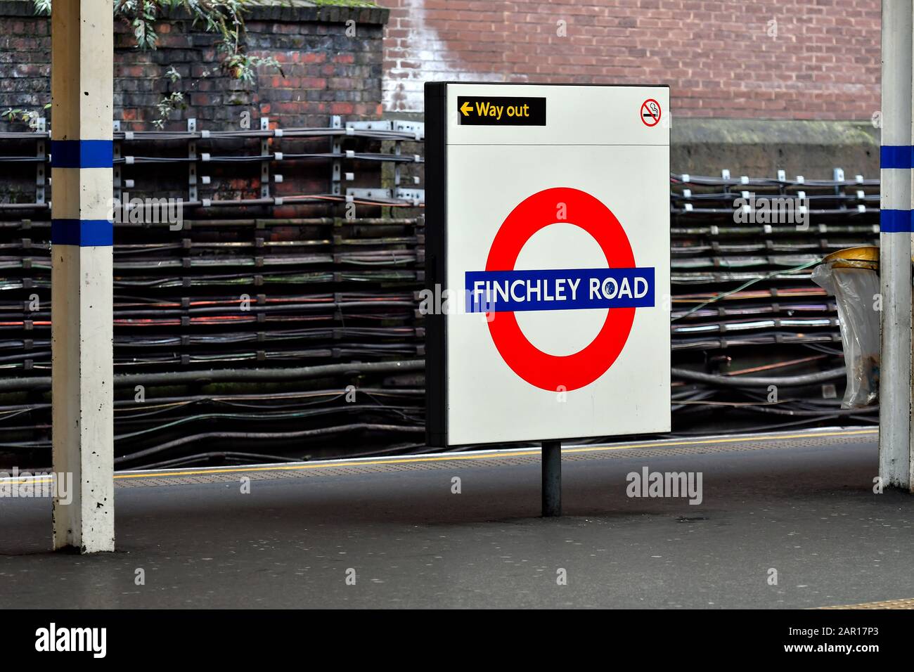 Londra, Regno Unito - 1 gennaio 2020: Stazione metropolitana di Finchley Road Foto Stock