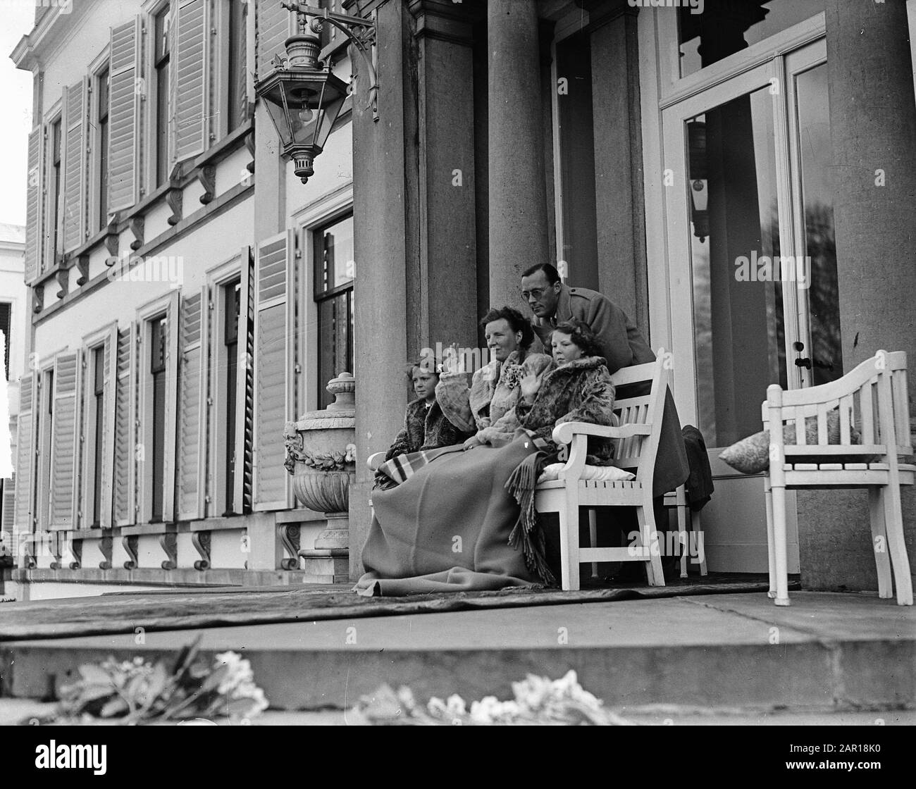 Palazzo Tuinfeest Soestdijk T.g.v. Koninginnedag Data: 26 aprile 1949 Parole Chiave: Famiglia reale Nome dell'istituzione: Paleis Soestdijk Foto Stock