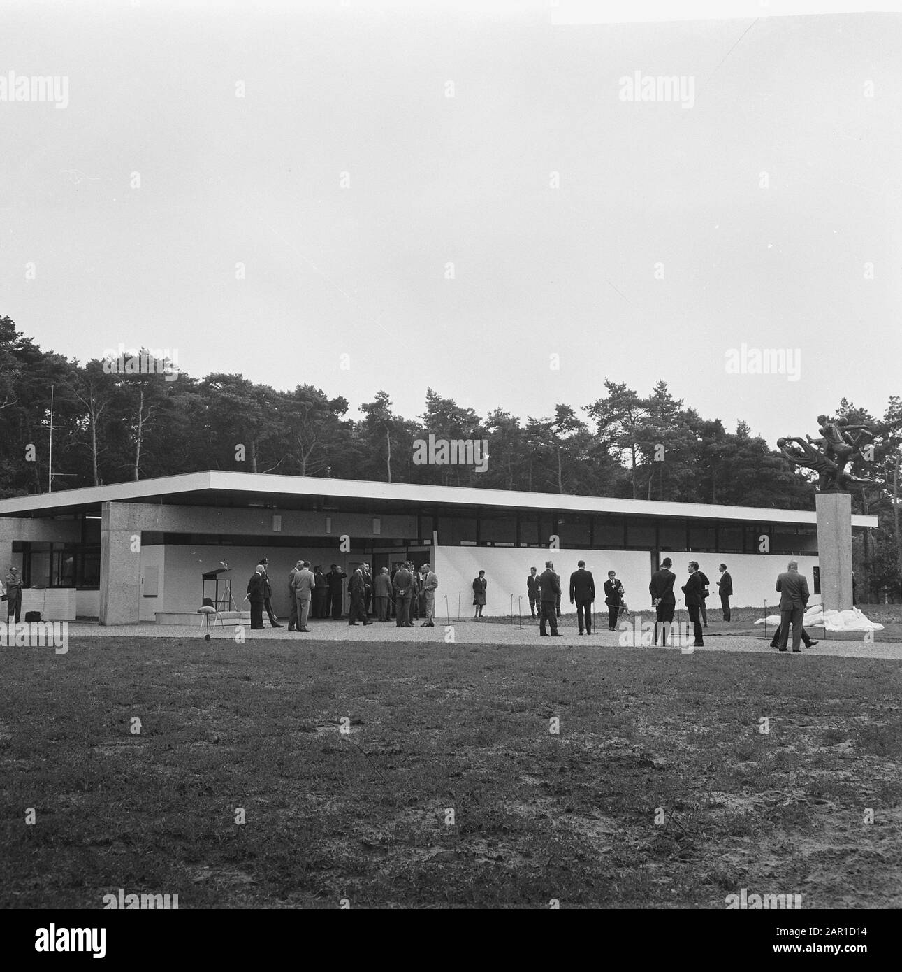 Apertura KNVB-centro sportivo a Zeist by Prince Bernhard Data: 16 Settembre 1965 luogo: Utrecht, Zeist Parole Chiave: Aperture Nome del sito: Bernhard, Prince, Knvb-Sportcentrum Foto Stock