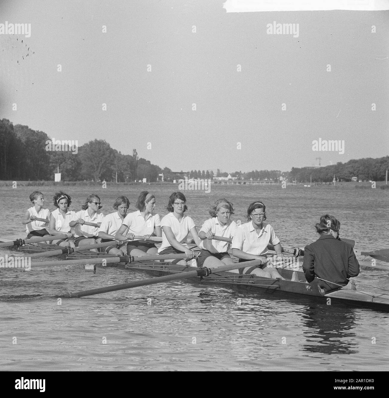 Campionati olandesi di canottaggio a Bosbaan, de dames ach Data: 24 Luglio 1965 Località: Amsterdam, Amsterdam Bos, Bosbaan, Noord-Holland Parole Chiave: Canottaggio, Campionati Foto Stock