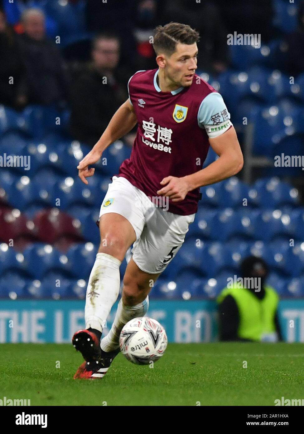 James Tarkowski di Burnley durante la quarta partita della fa Cup a Turf Moor, Burnley. Foto Stock