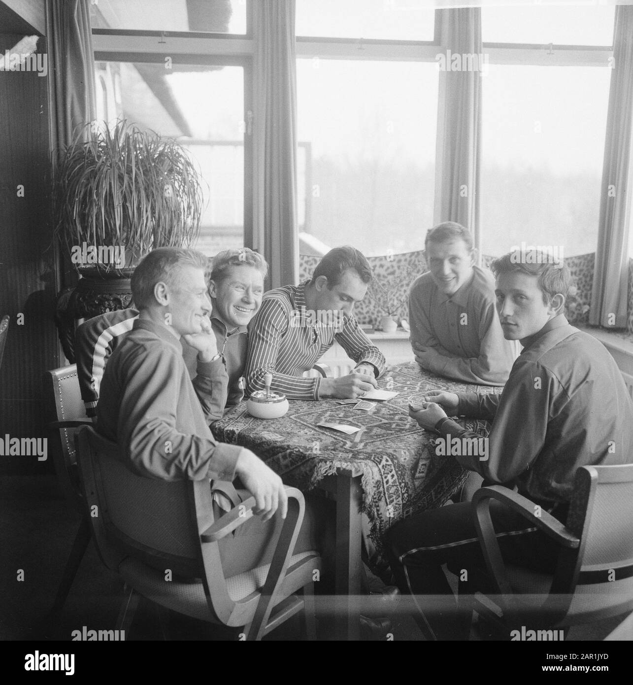 L'equipaggio di pattinaggio russo ha avuto riposo giorno, la squadra ha posto il biglietto in hotel a Holten Data: 20 gennaio 1966 posizione: Holten Parole Chiave: Skating crew Foto Stock