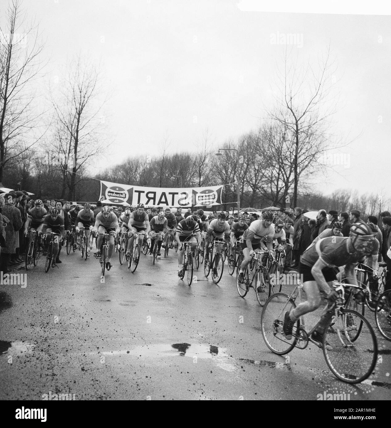 Nationale cycle-cross in Amsterdam Bos, la data di inizio: 1 gennaio 1966 Parole Chiave: Cross Foto Stock