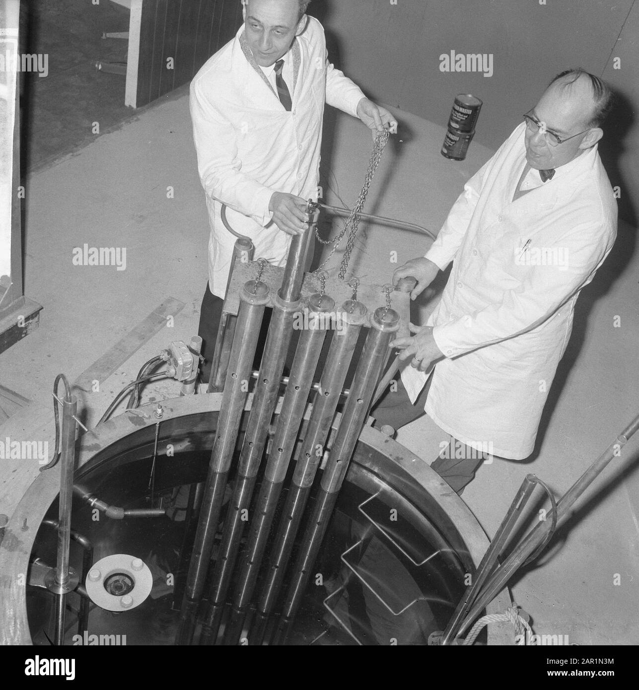 Mostra Lavorare con atomi, a Utrecht, il 2500 curie cobalto 60 gamma Radiation Equipment Data: 28 Febbraio 1966 luogo: Utrecht Parole Chiave: Atomi, mostre Foto Stock