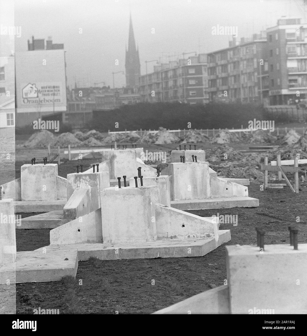 Fundamentblocks for temporary Ahoy-Complex sono applicati all'ex Heliport Rotterdam Data: 5 aprile 1966 Località: Rotterdam, Zuid-Holland Nome dell'istituzione: Ahoy Foto Stock