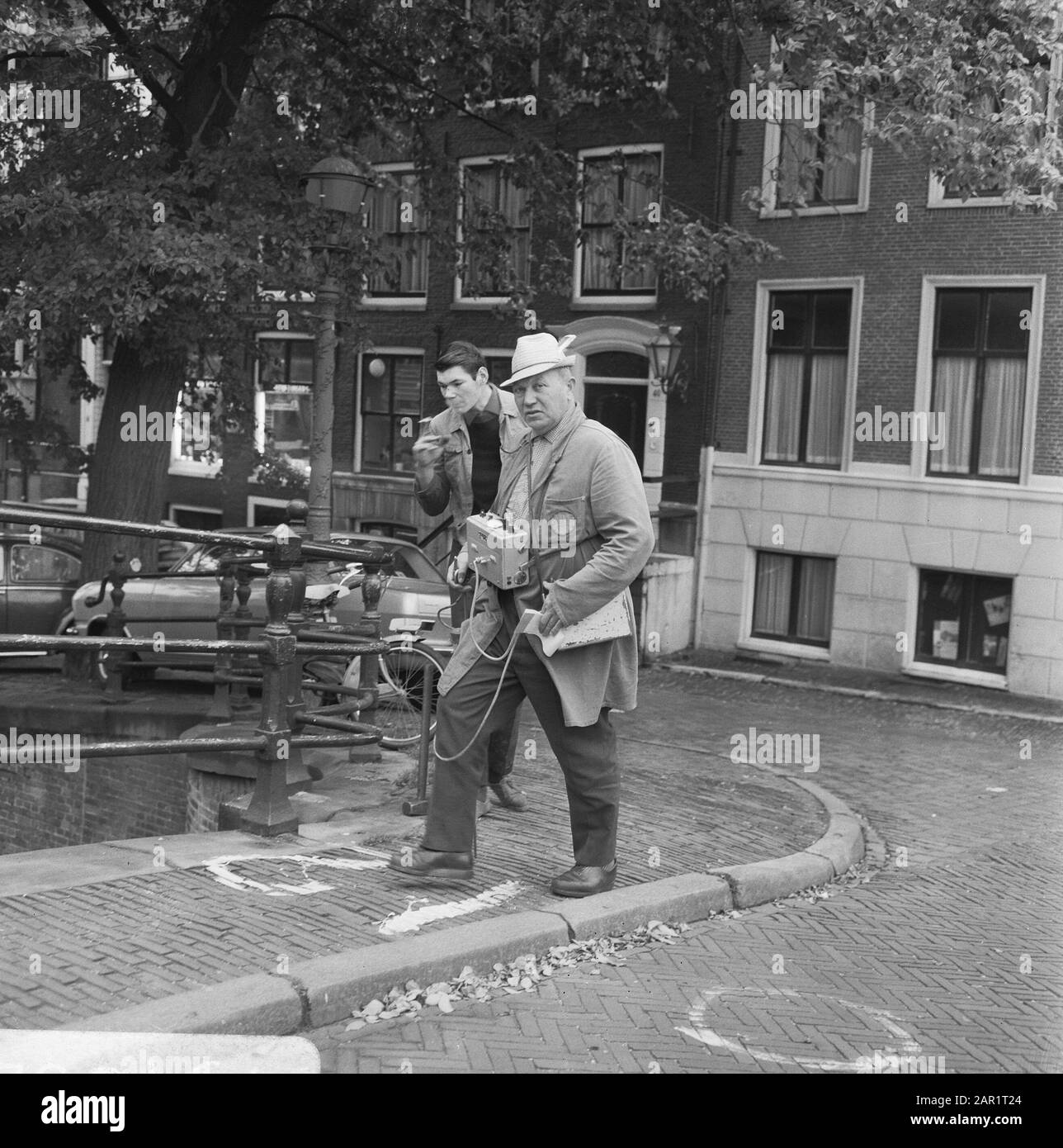 Germania fori di perforazione in Amsterdam strada superficie Data: 29 luglio 1966 Parole Chiave: Nato Foto Stock