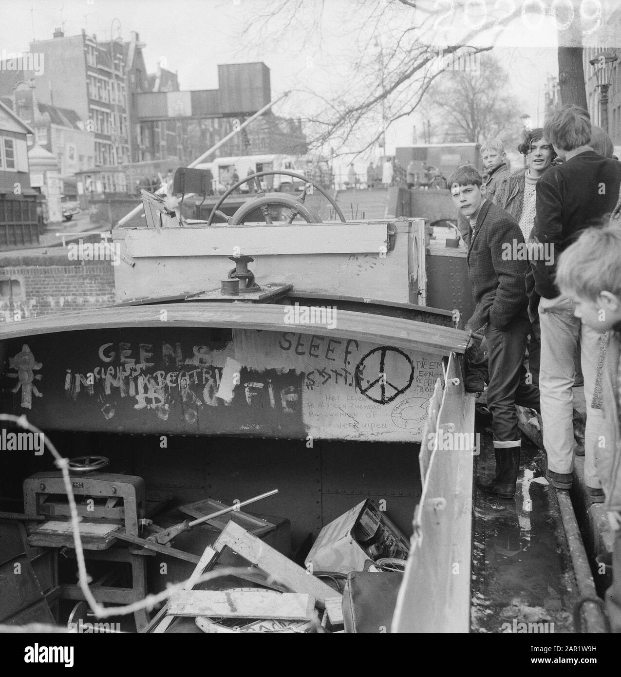 Provo barca distrutta durante fine settimana Data: 3 aprile 1967 Foto Stock