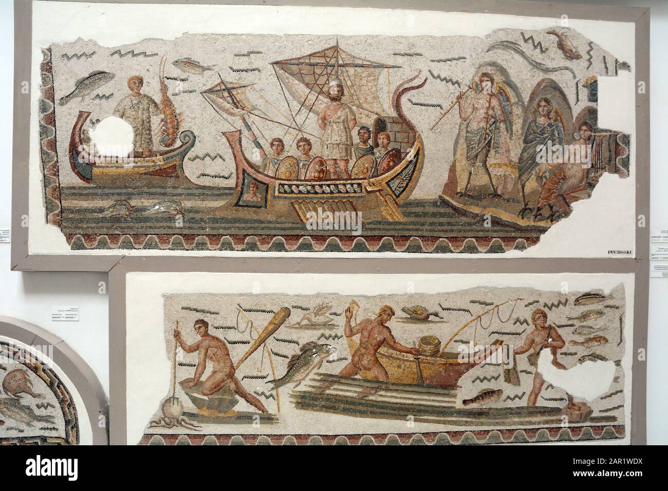 Un antico mosaico romano del 3rd secolo d.C. raffigurante Ulisse e il suo equipaggio che ha resistito alla canzone delle sirene, Bardo National Museum, Tunisi, Tunisia. Foto Stock