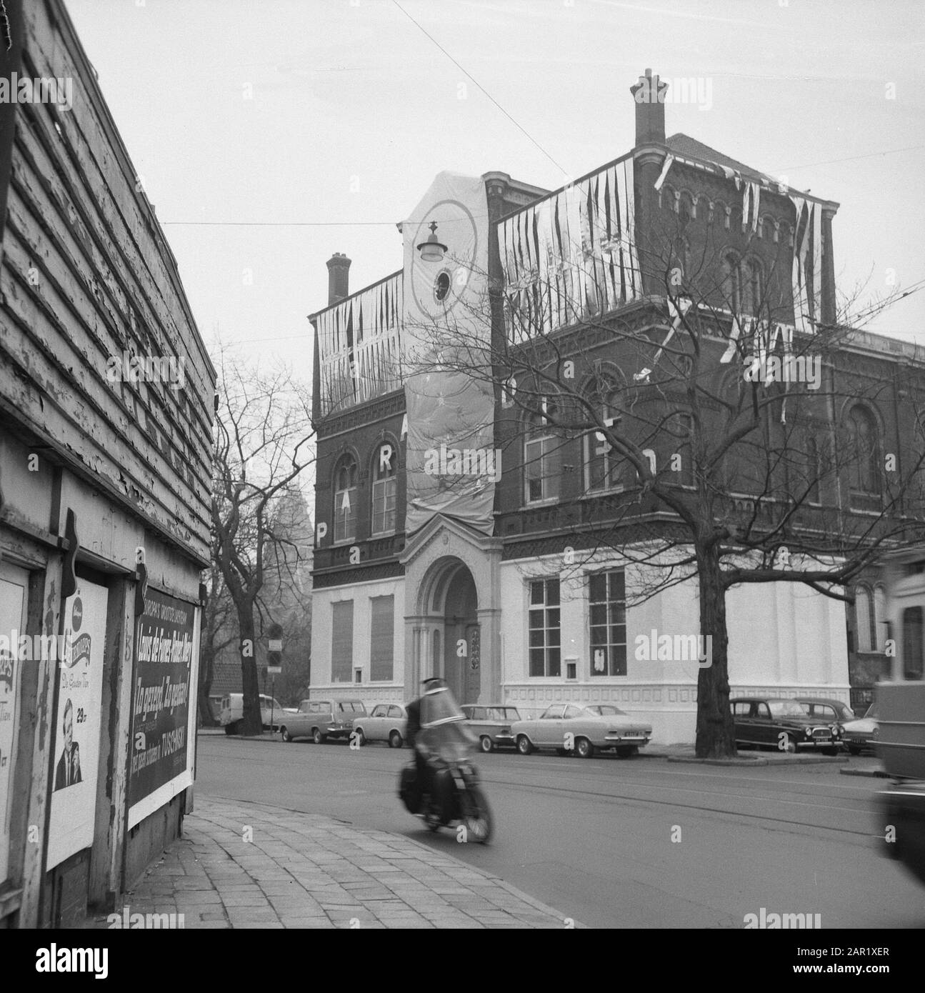 Ex edificio del comune libero aperto sabato scorso come centro ricreativo Paradiso Data: 2 aprile 1968 Parole Chiave: Edifici Nome istituzione: Paradiso Foto Stock