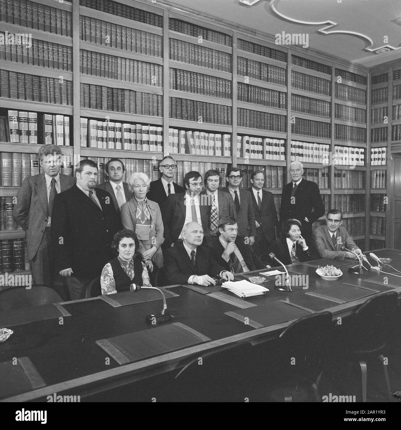 Tre partiti progressivi (PvdA, D66, PPR) Present shadow cabinet, the shadow cabinet Date: November 18, 1972 Location: The Hague Keywords: Group Ritratti, politici, politics Institution name: D66, PPR, PvdA Foto Stock