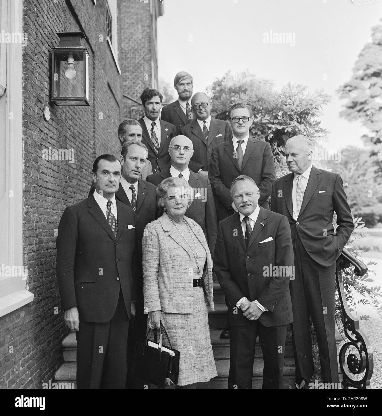 Regina Juliana riceve il Presidio del Parlamento europeo, Juliana tra i signori, accanto a lei (a destra) C. Birchwood Data: 13 settembre 1973 Parole Chiave: Regine, ricevute, ecc. Parlamenti Nome personale: Berkhouwer, Cornelis, Juliana (regina Olanda) Foto Stock