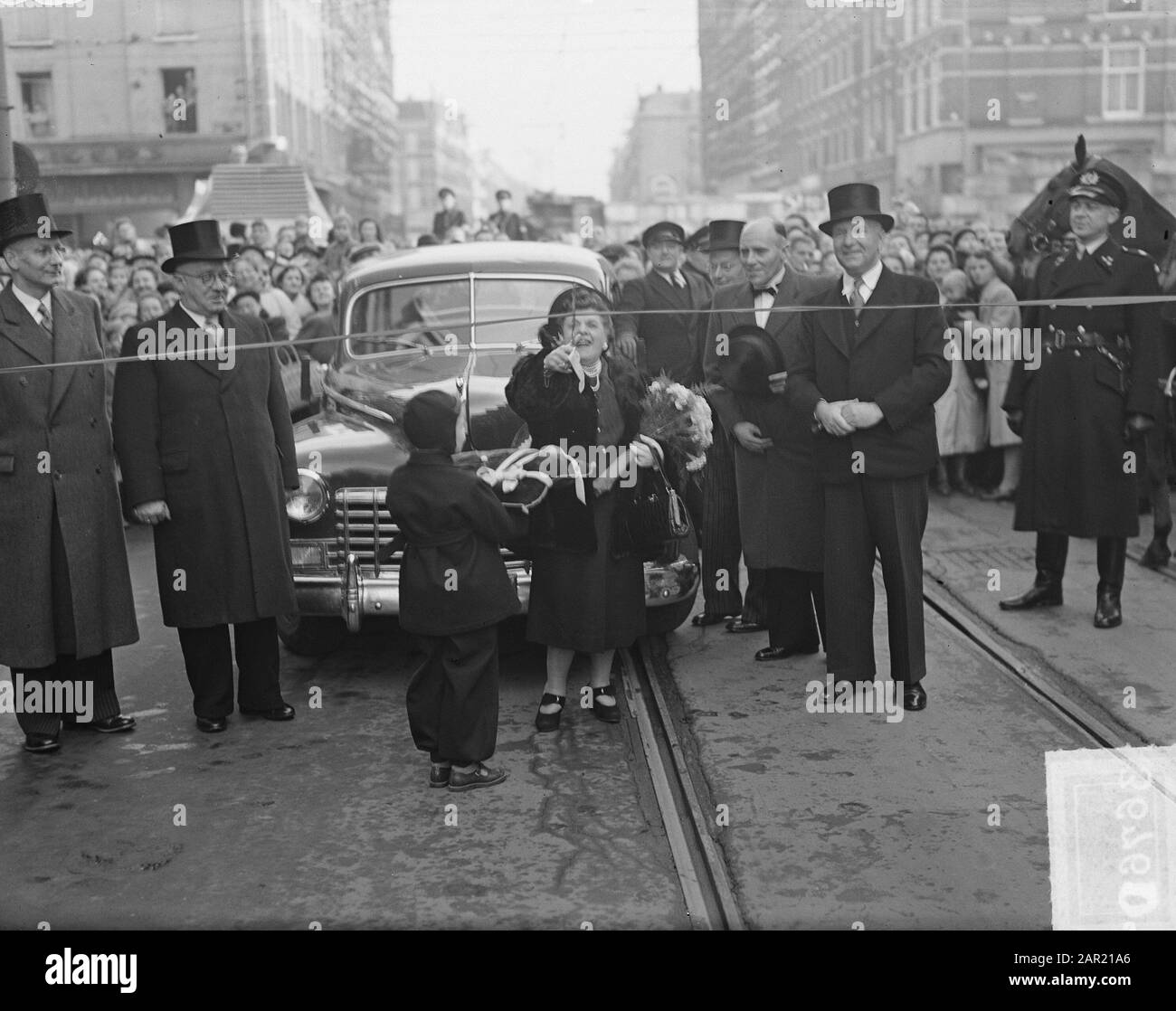 Settimana dello shopping kimberstraat con Heintje Davids Data: 27 ottobre 1949 Parole Chiave: Settimane dello shopping Nome personale: Heintje Davinds, Kimberstraat Foto Stock