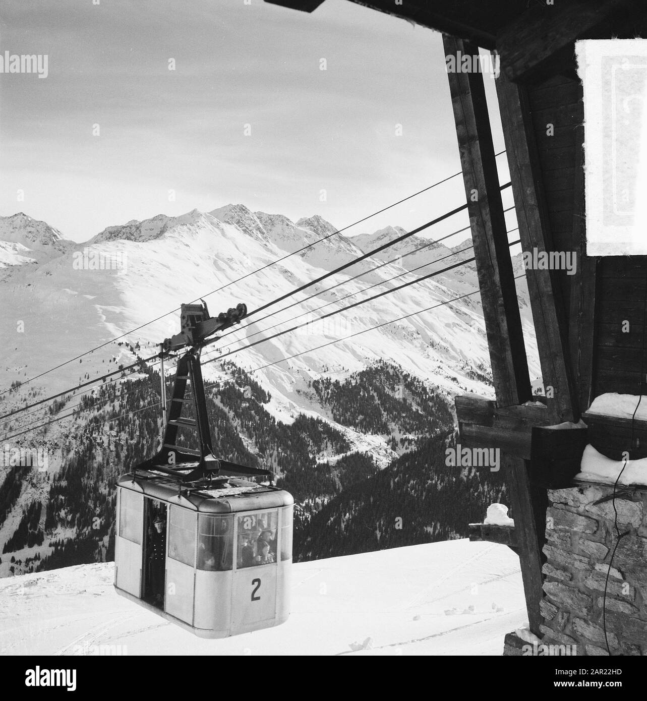 Paesaggio ecc Tirolo Royal famiglia a Sankt Anton. Funivia Data: 29 Dicembre 1950 Località: Austria, Tirolo Parole Chiave: Funivie, paesaggi, turismo, sport invernali Foto Stock