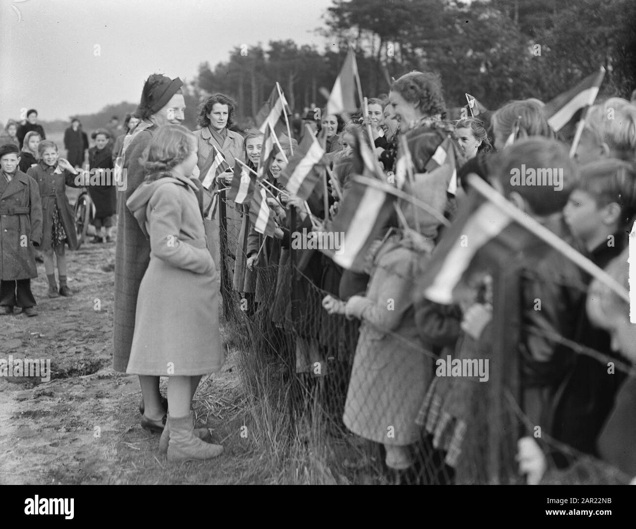 Sint Hubertusjacht at Amersfoort Hunter master Prince Bernhard, Queen Juliana and Princess Beatrix Data: 5 novembre 1949 luogo: Amersfoort Parole Chiave: Hunter Masters, queen Nome personale: Beatrix, princess, Bernhard, Prince, Juliana (queen Netherlands) Nome istituzione: Sint-Hubertusjacht Foto Stock