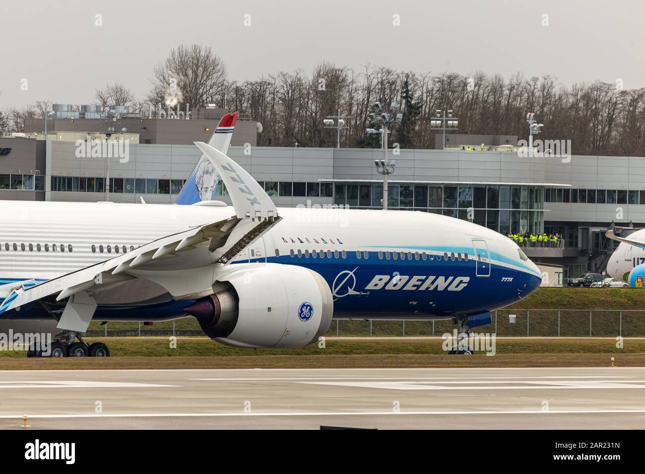 I taxi 777X di Boeing, preparati per il primo volo inaugurale dopo i primi due voli di prova, sono stati ritardati a causa del tempo Foto Stock