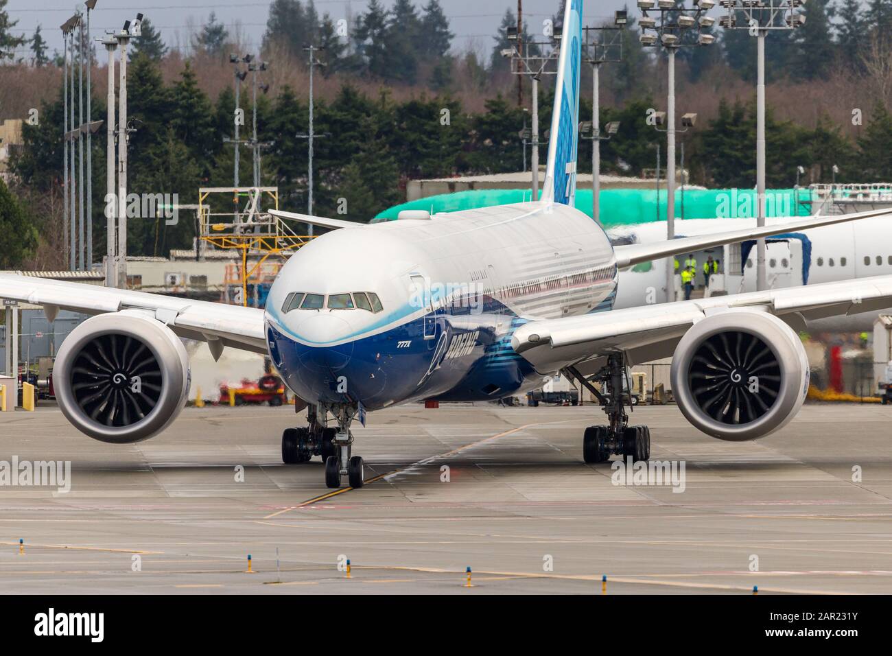 I taxi 777X di Boeing, preparati per il primo volo inaugurale dopo i primi due voli di prova, sono stati ritardati a causa del tempo Foto Stock