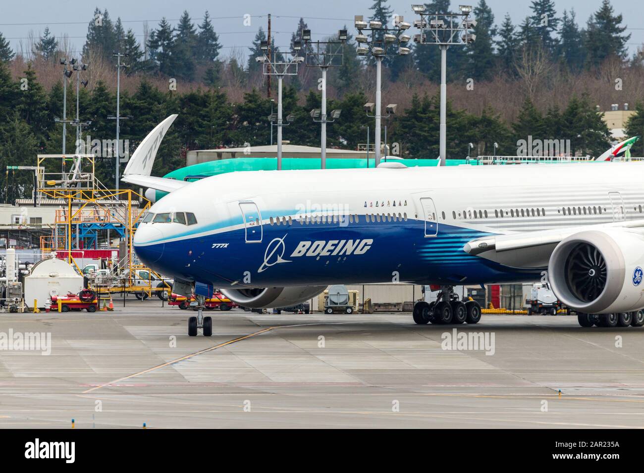 I taxi 777X di Boeing, preparati per il primo volo inaugurale dopo i primi due voli di prova, sono stati ritardati a causa del tempo Foto Stock