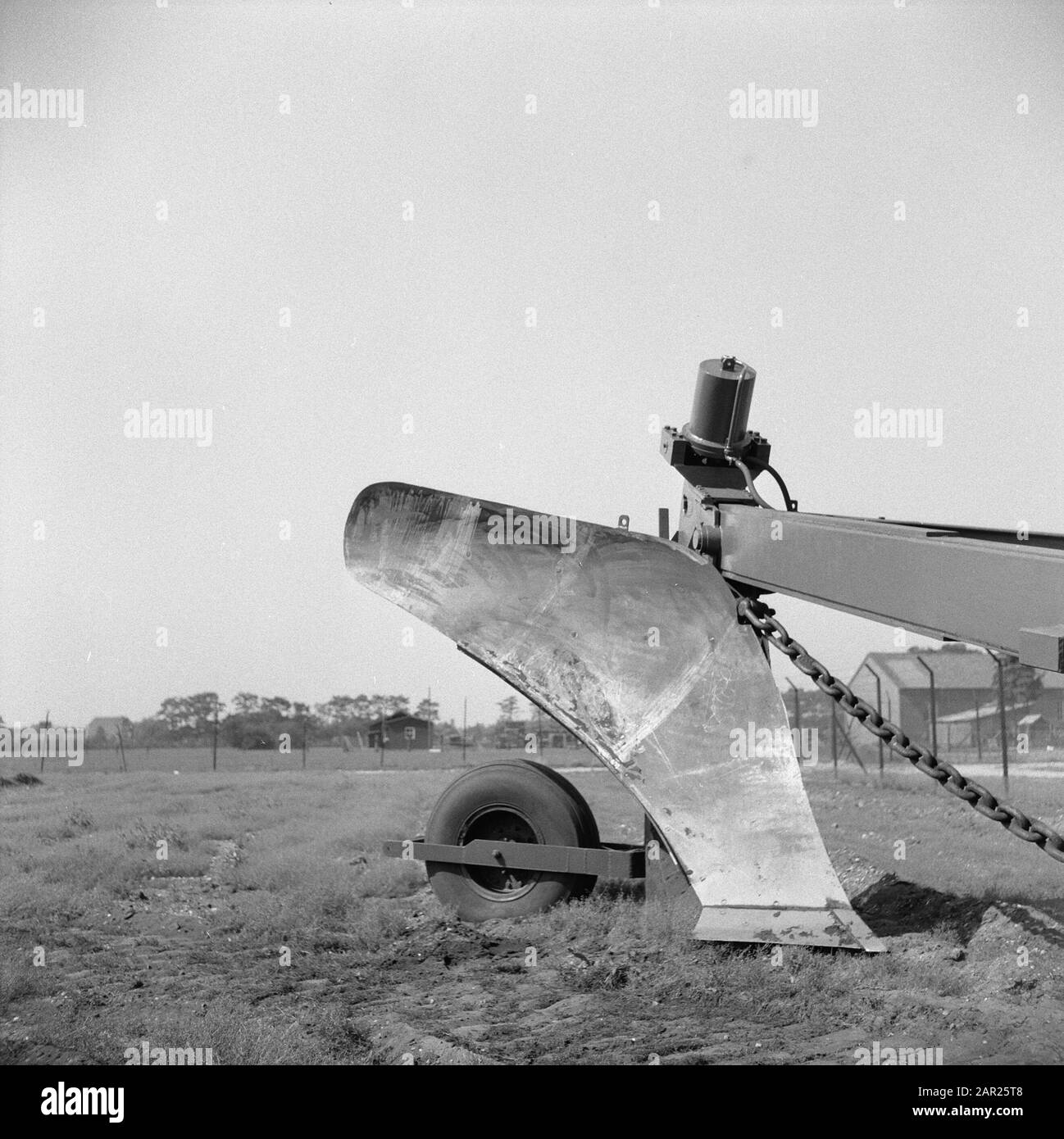 Macchine e utensili per agricoltura, lavoro, aratri, roster, toolbar team Data: Parole Chiave non utilizzate: Macchinari e attrezzi agricoli, aratri, lavoro Nome personale: Rister, toolbar team Foto Stock