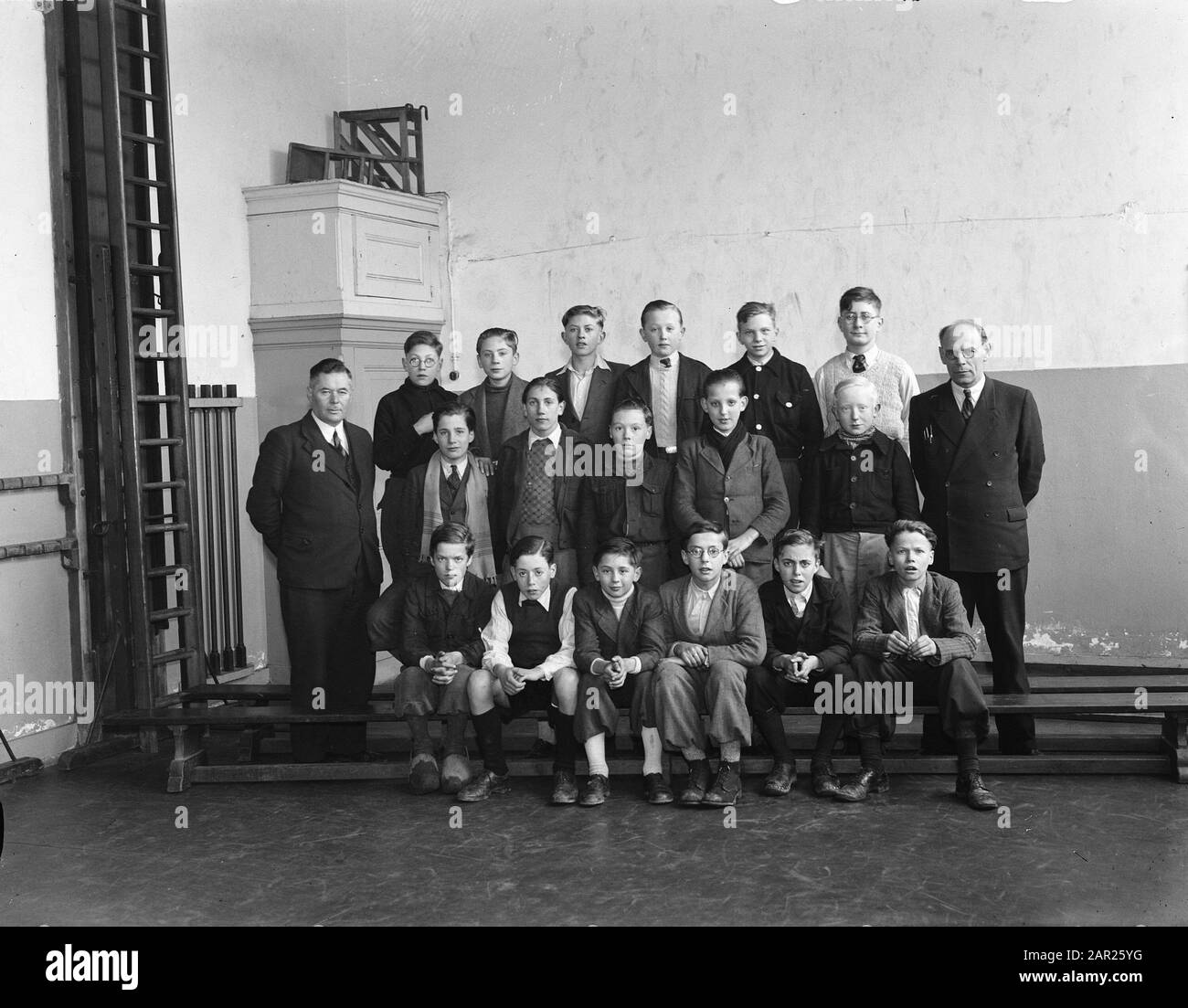 School for Secondary Education Annotation: Boys' class Date: March 12, 1946 Keywords: Ritratti di gruppo, lezioni scolastiche Foto Stock
