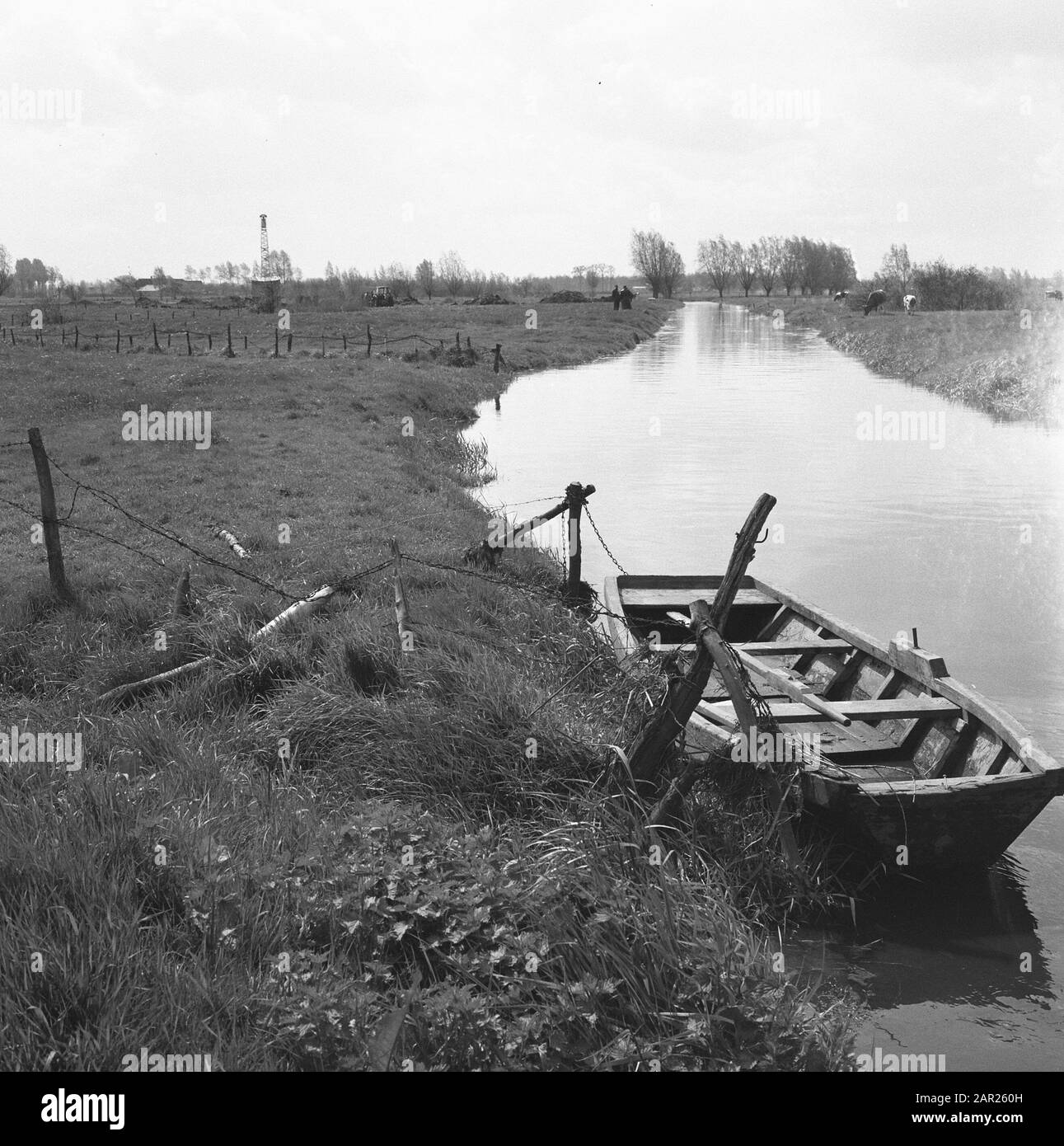 Suddivisione Essche stroom. Farm of the Hr Van Berkel Data: Maggio 1963 Parole Chiave: Fattorie, subacquei e giardinaggio, scavo e smorzamento fossati, canali, posa fognatura, normalizzazione dei flussi, terra Foto Stock Suddivisione Essche stroom. Farm of the Hr Van Berkel Data: Maggio 1963 Parole Chiave: Fattorie, subacquei e giardinaggio, scavo e smorzamento fossati, canali, posa fognatura, normalizzazione dei flussi, terra Foto Stock