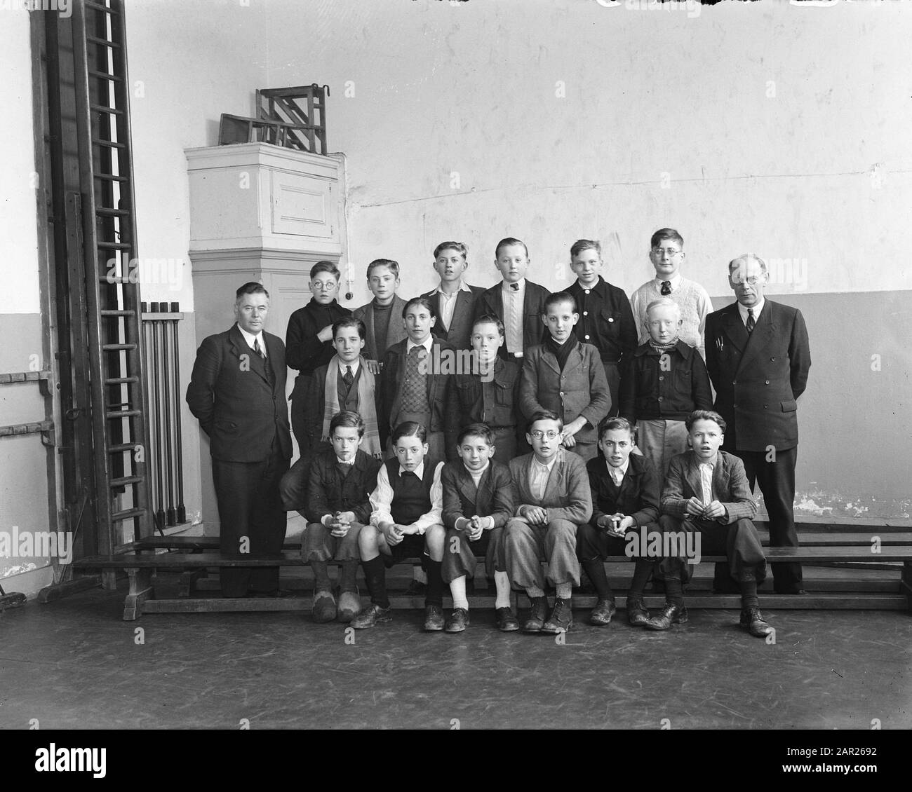 School for Secondary Education Annotation: Boys' class Date: March 12, 1946 Keywords: Ritratti di gruppo, lezioni scolastiche Foto Stock
