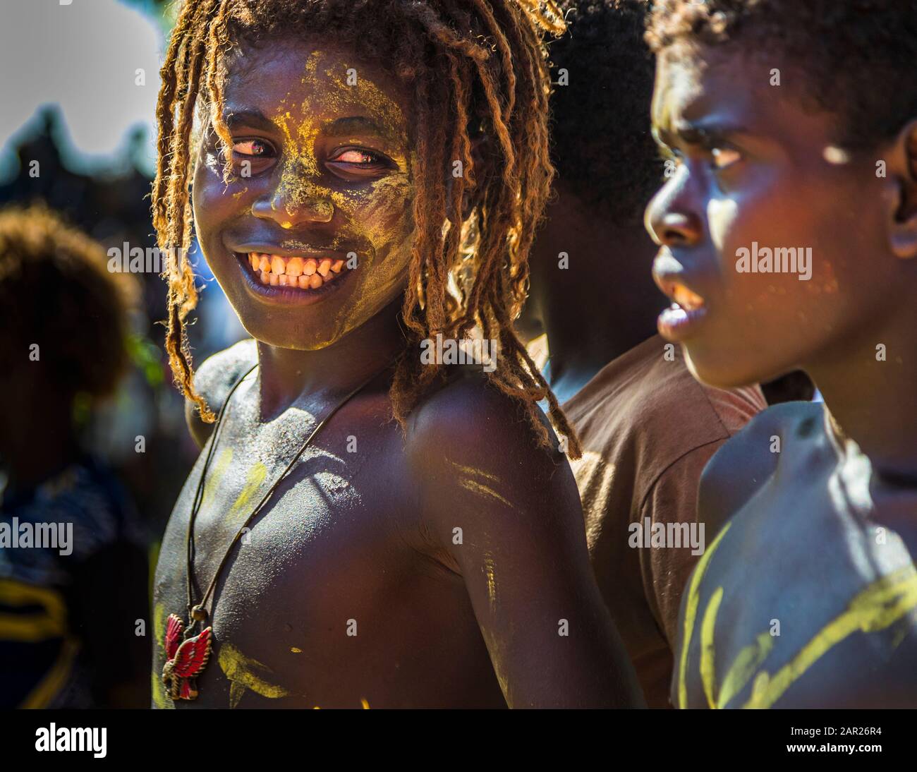 Cantare-cantare a Bougainville, Papua Nuova Guinea. Festival villaggio colorato su Bougainville con musica e danza Foto Stock