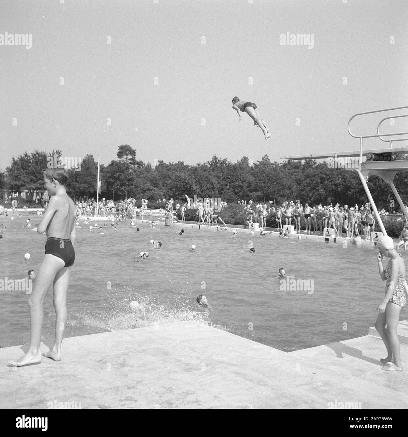 Nessuna fotografia, ma negativo Data: Agosto 1961 luogo: Kaatsheuvel Parole Chiave: Aree ricreative, aeroporti ecc., piscine Nome personale: De efteling Foto Stock